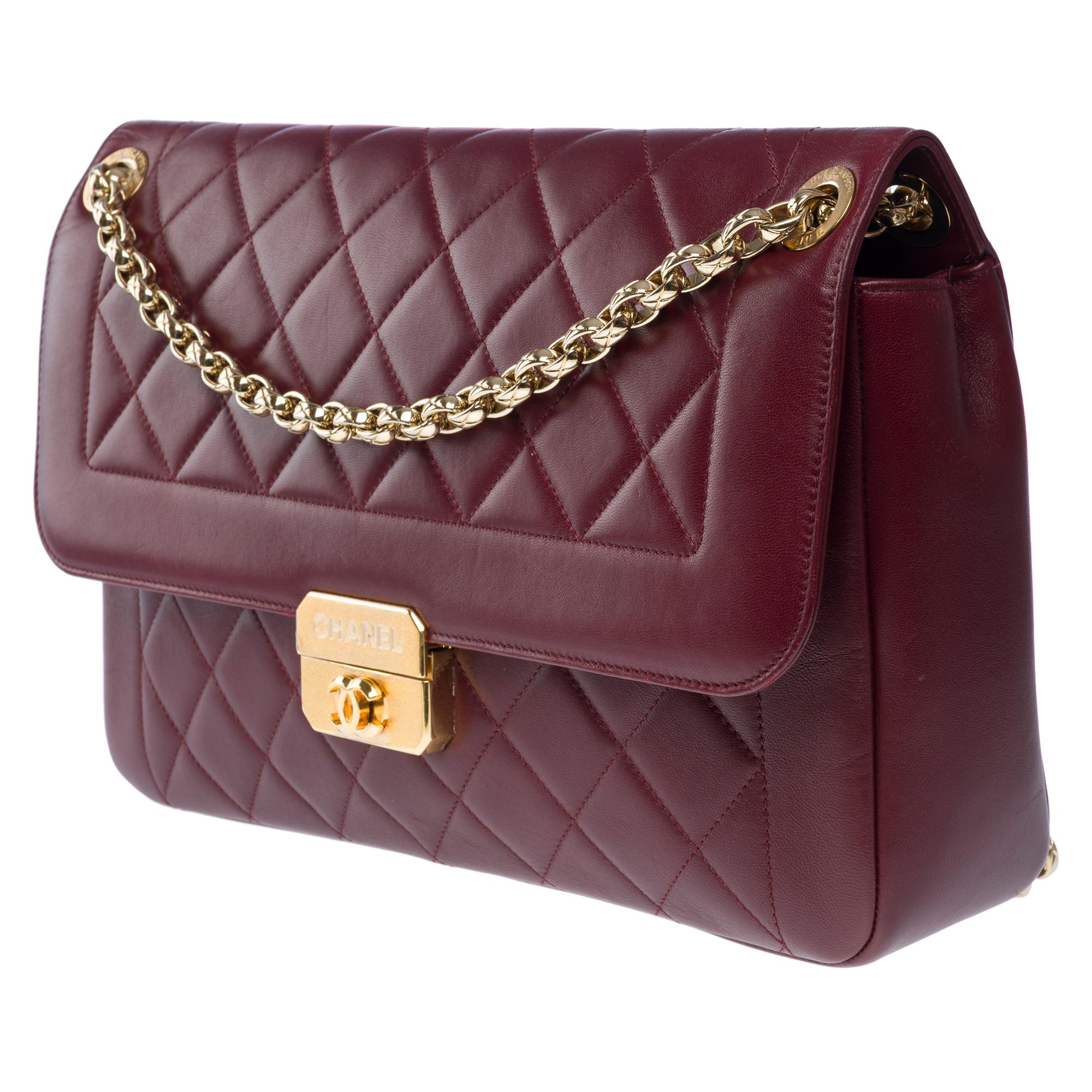 Chanel Timeless/Classic single flap shoulder bag in Burgundy Lambskin , GHW In Excellent Condition For Sale In Paris, IDF