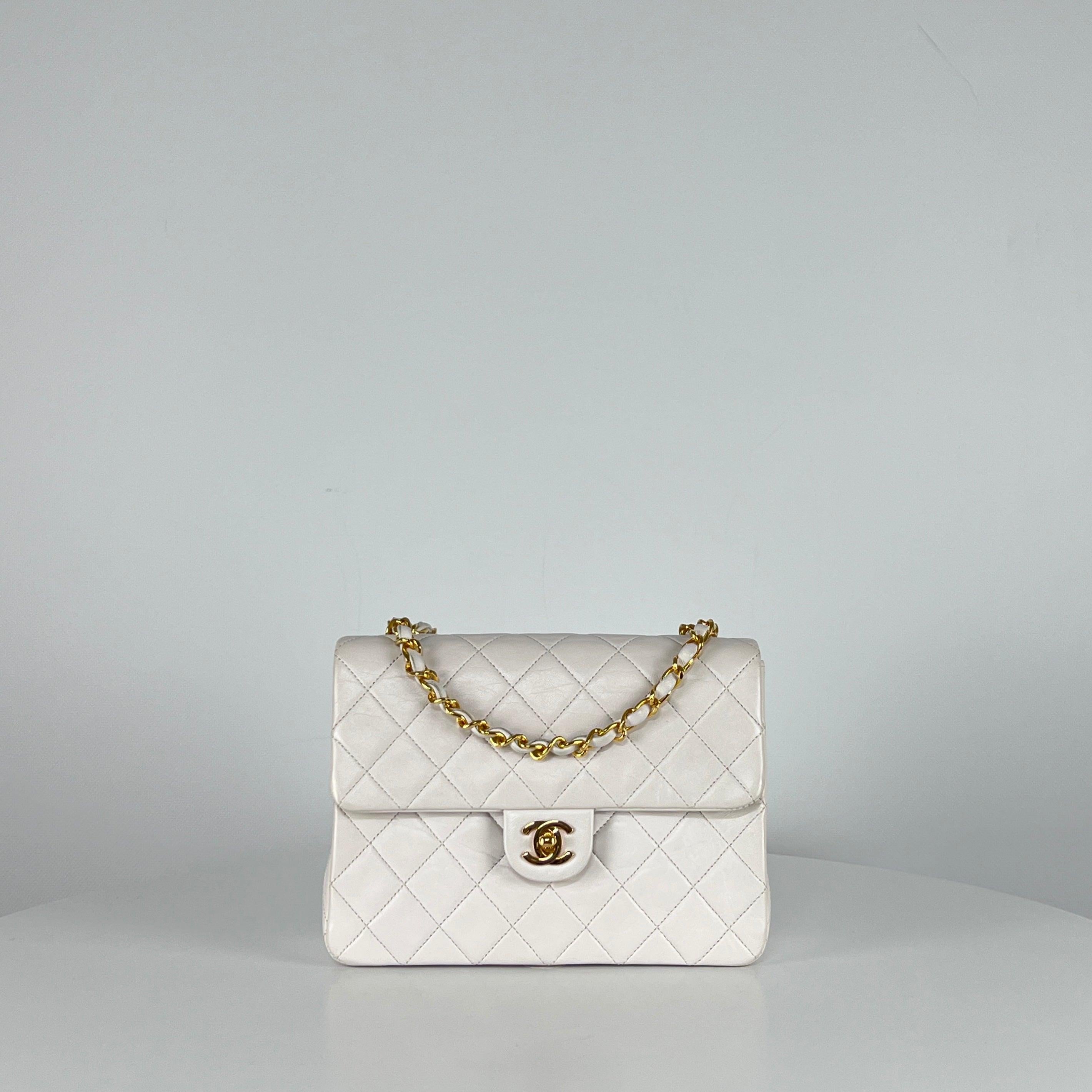 CHANEL Timeless Classic Small Single Flap Bag White Lambskin 1989–1991 Excellent état - En vente à SAINT-OUEN-SUR-SEINE, FR