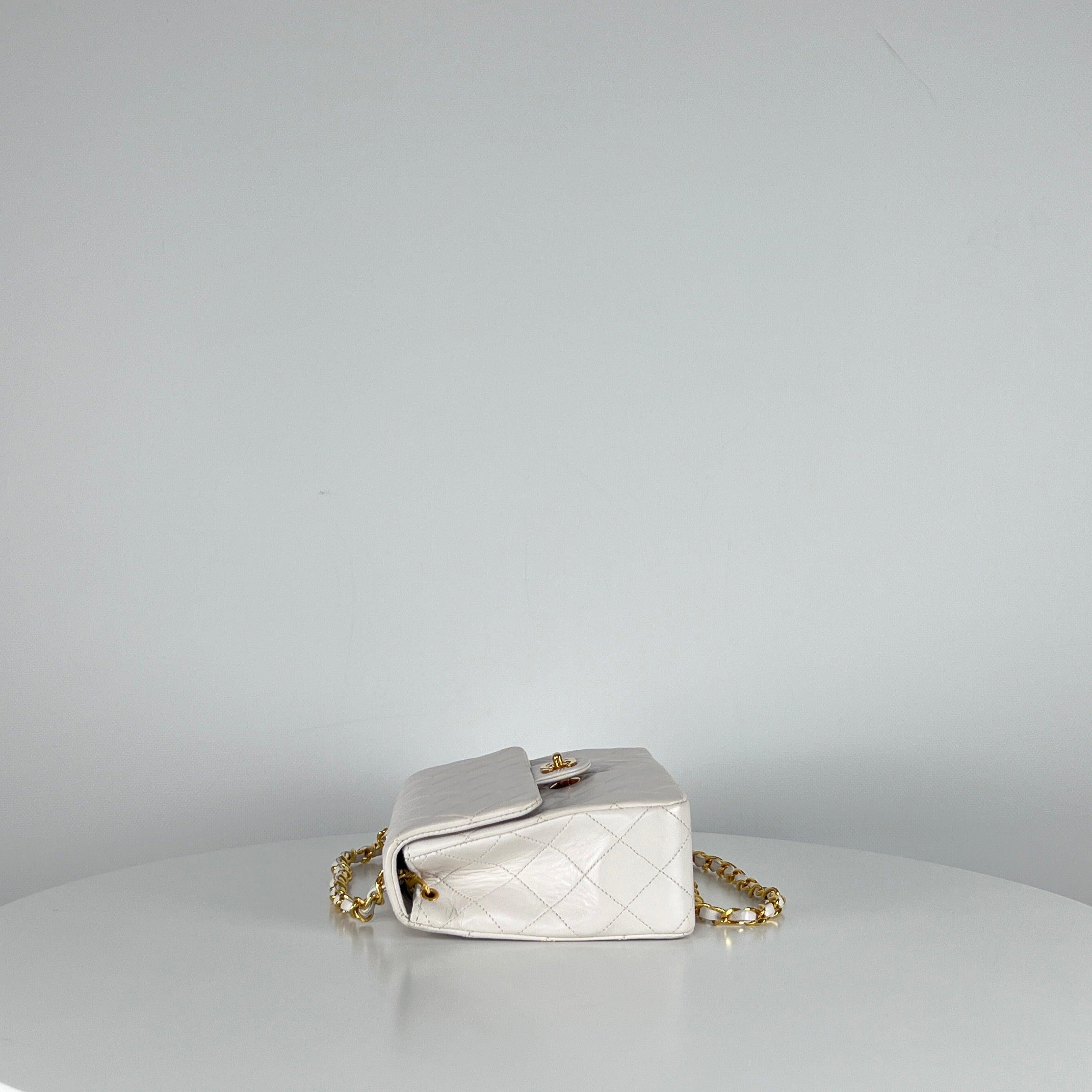 CHANEL Timeless Classic Small Single Flap Bag White Lambskin 1989–1991 en vente 1