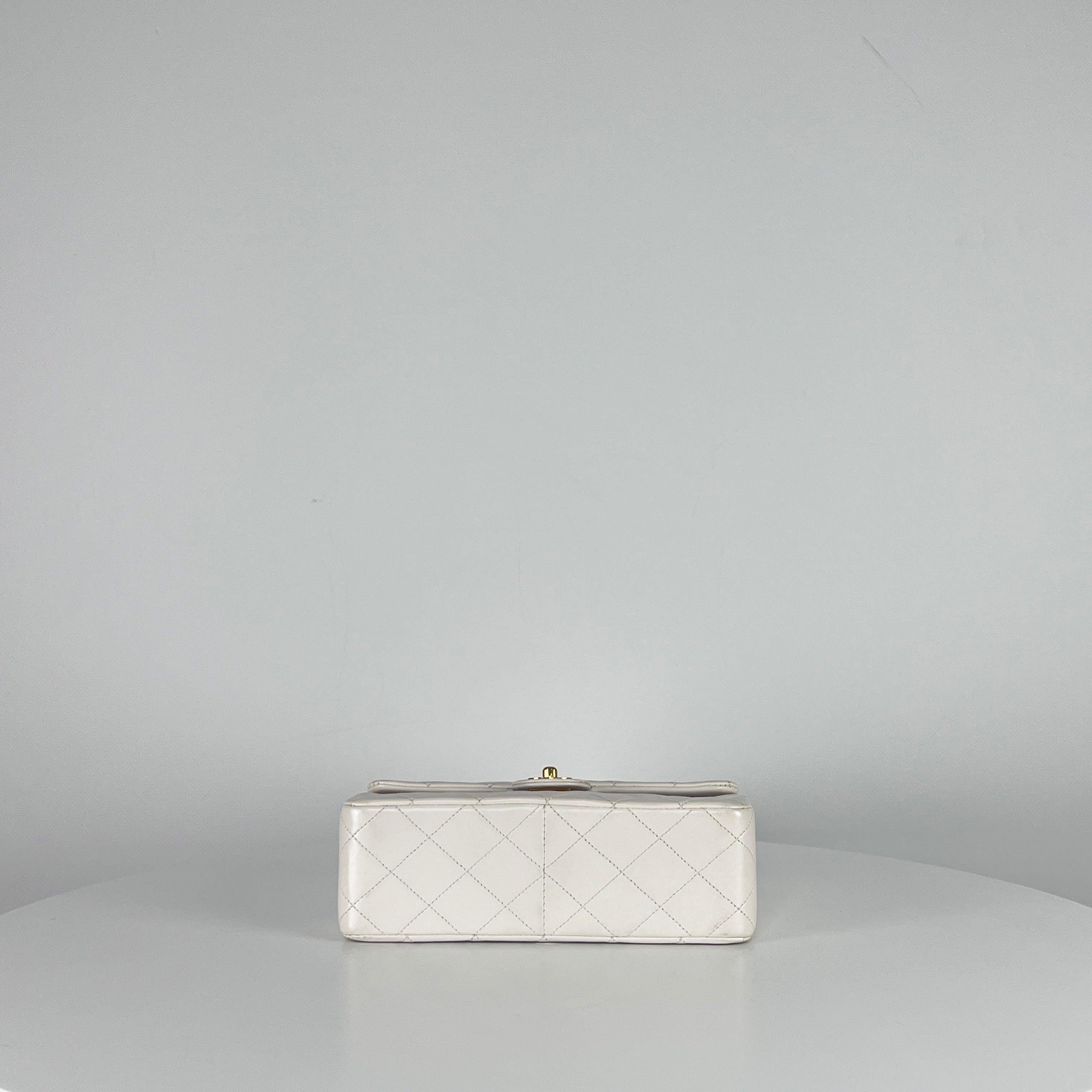 CHANEL Timeless Classic Small Single Flap Bag White Lambskin 1989–1991 en vente 2