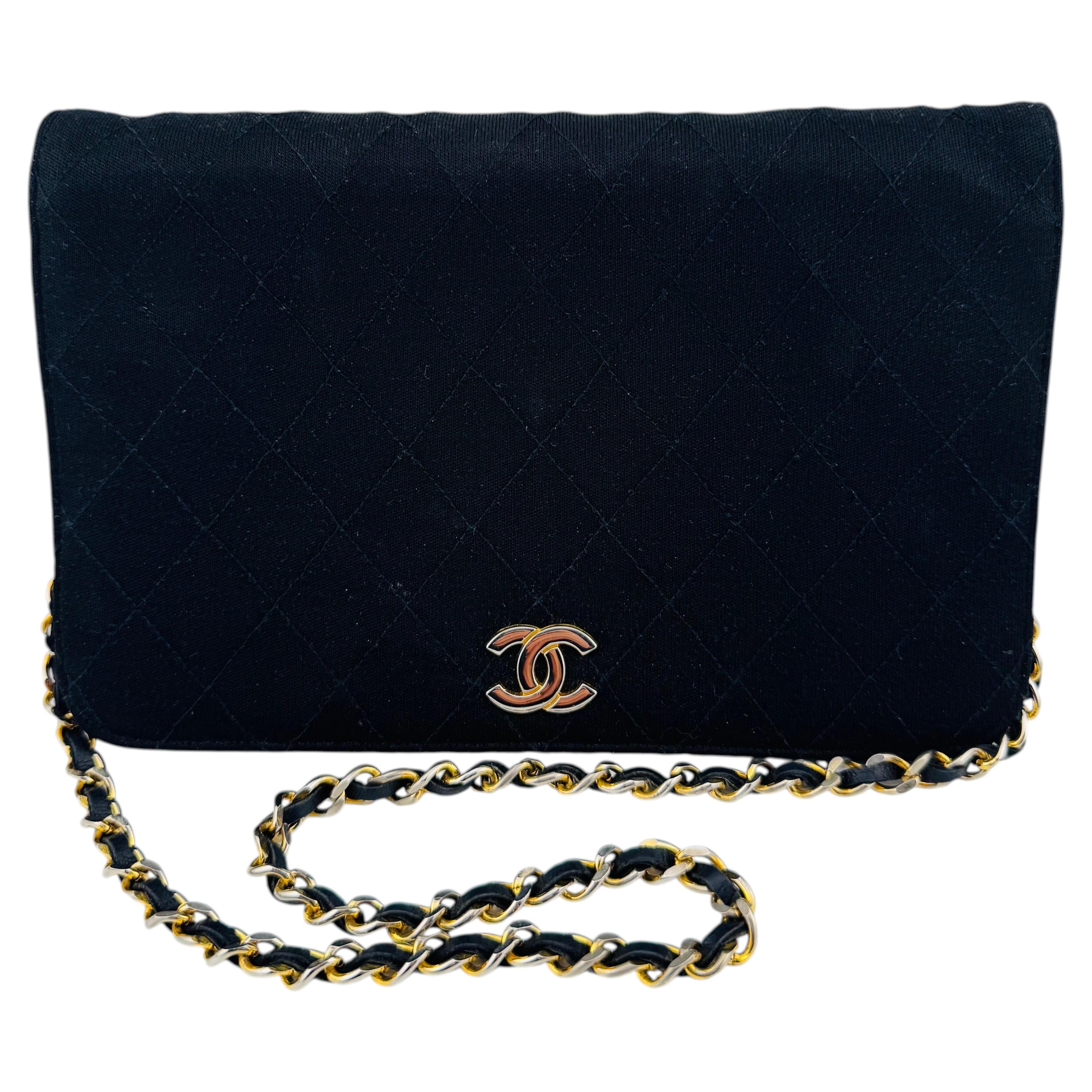 Borsa Chanel Timeless Classique con patta, in raso nero