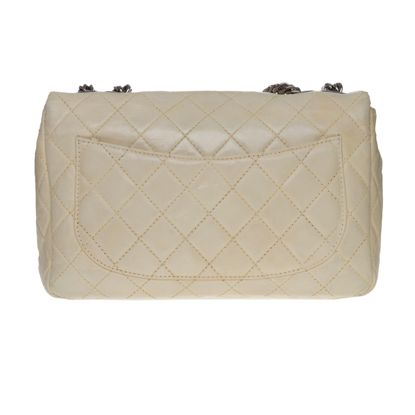 Chanel Timeless/Classique Jumbo Flap bag handbag in ecru quilted lambskin, SHW In Good Condition For Sale In Paris, IDF