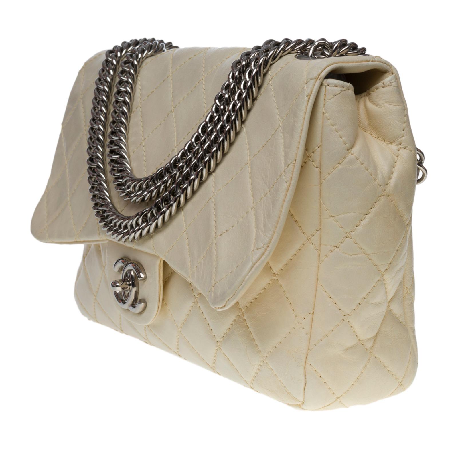 Chanel Timeless/Classique Jumbo Flap bag handbag in ecru quilted lambskin, SHW In Good Condition For Sale In Paris, IDF