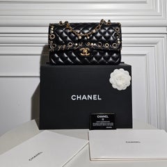 Chanel Timeless Classique Piercing Chic édition limitée. Perles et éléments en or