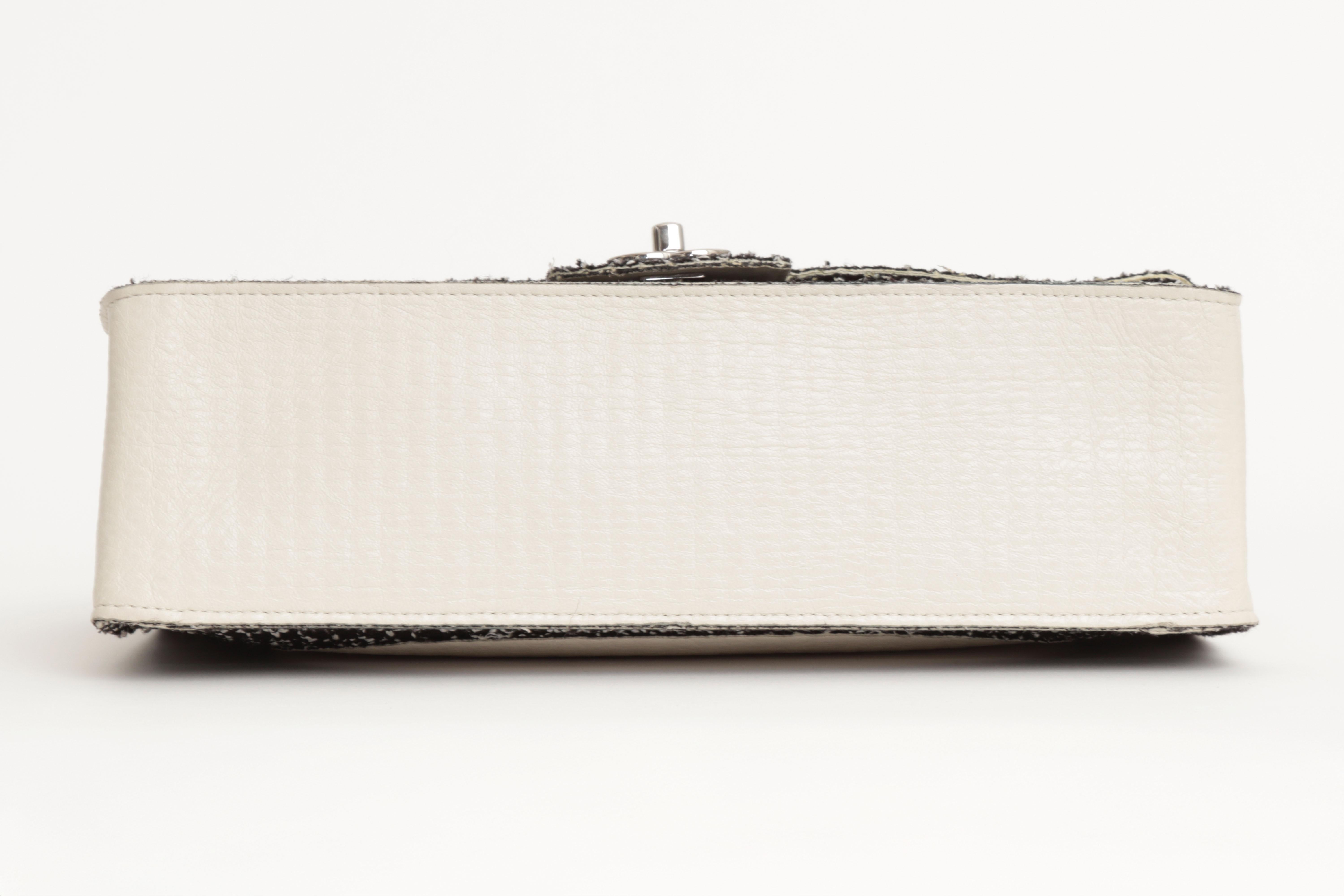 Chanel Timeless Classique Soft Single Flap Bag in Black White Tweed Ecru Leather en vente 8