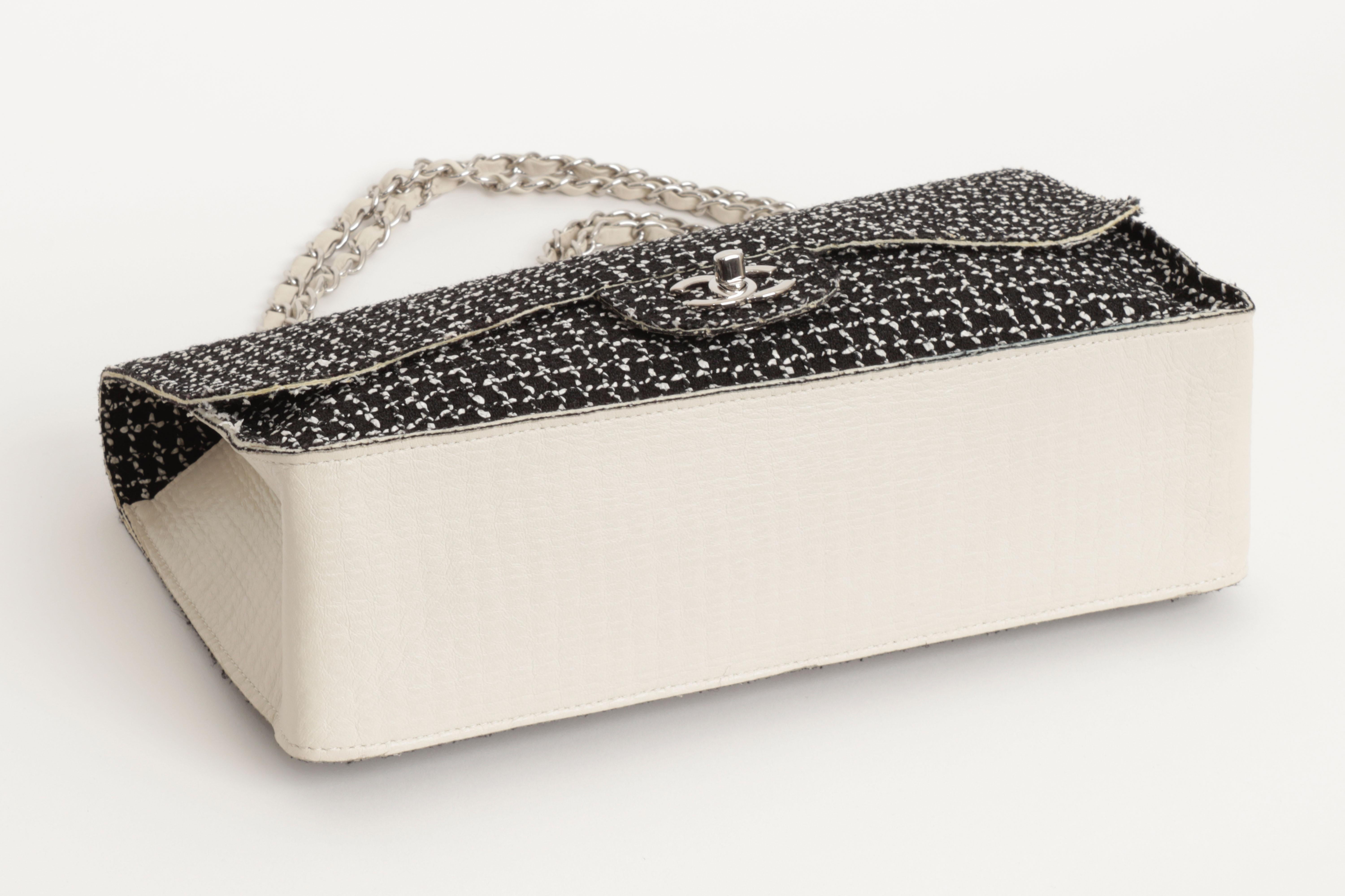 Chanel Timeless Classique Soft Single Flap Bag in Black White Tweed Ecru Leather en vente 9