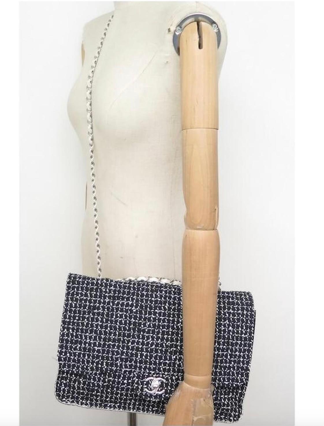 Chanel Timeless Classique Soft Single Flap Bag in Black White Tweed Ecru Leather Bon état - En vente à London, GB