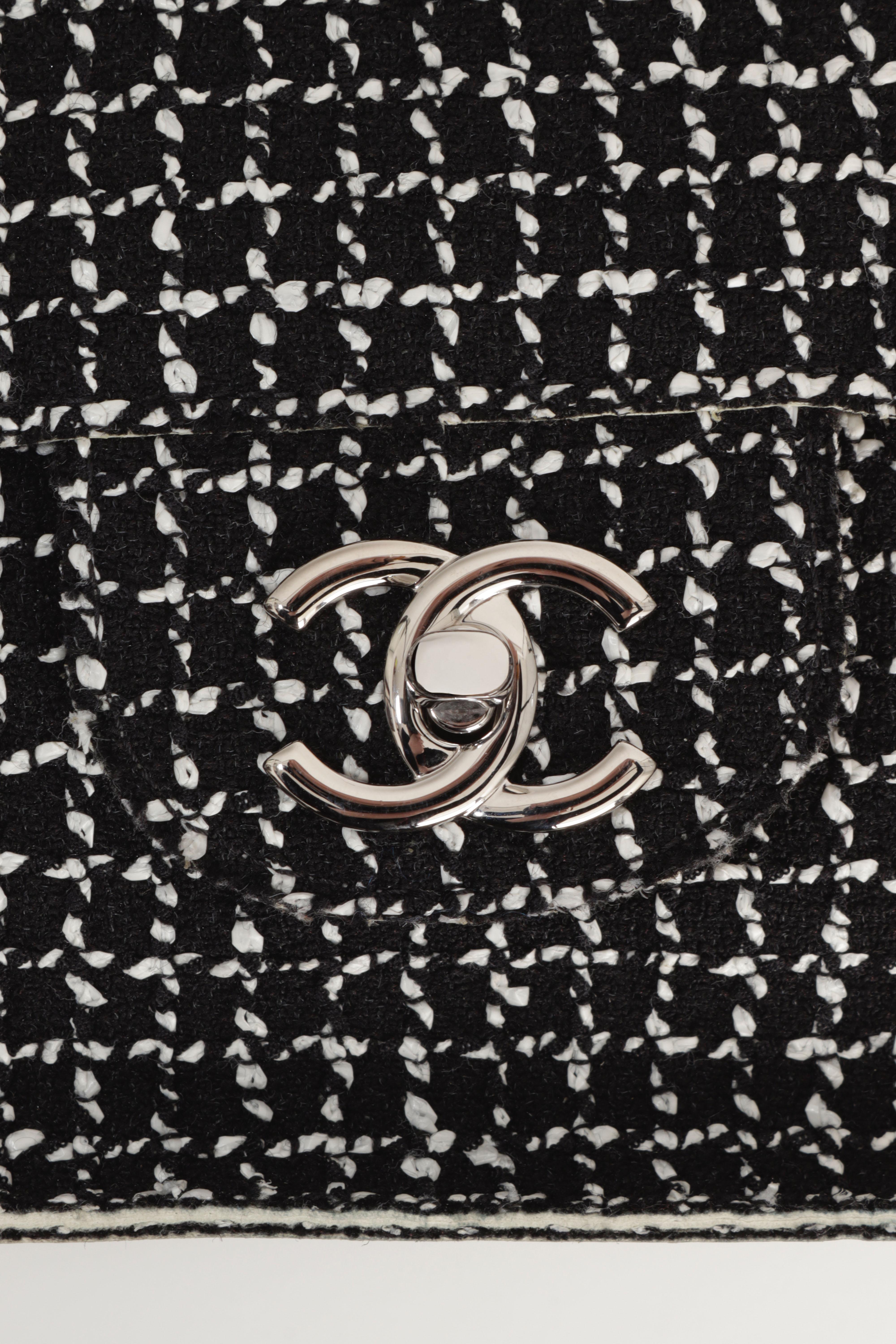 Chanel Timeless Classique Soft Single Flap Bag in Black White Tweed Ecru Leather en vente 1