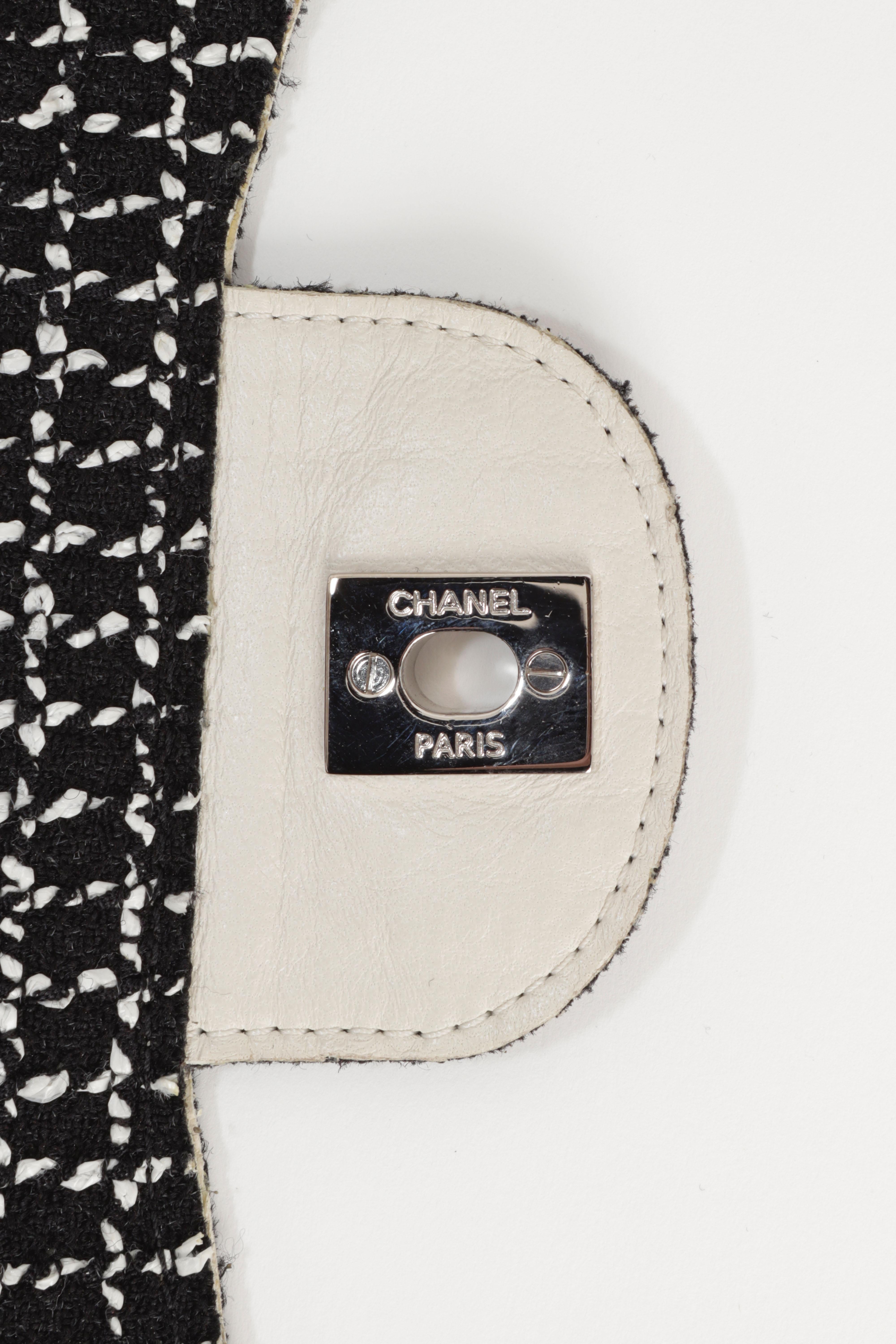 Chanel Timeless Classique Soft Single Flap Bag in Black White Tweed Ecru Leather en vente 3
