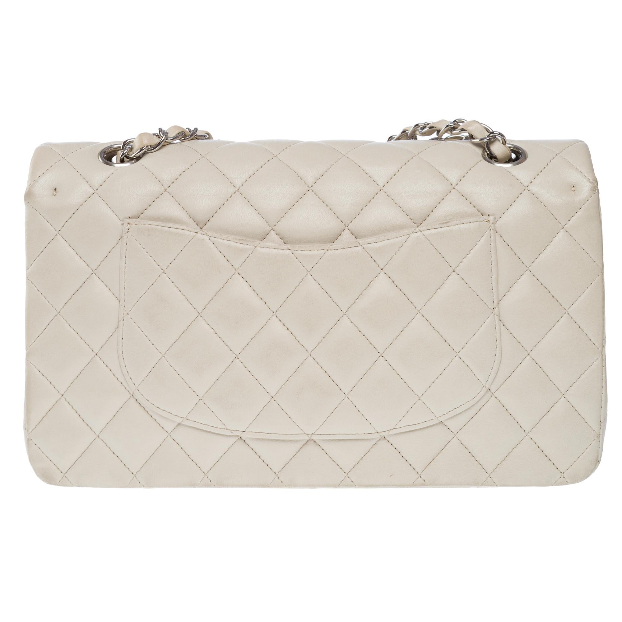 Chanel Timeless double flap shoulder bag in Beige lambskin Quilted leather, PHW In Good Condition For Sale In Paris, IDF