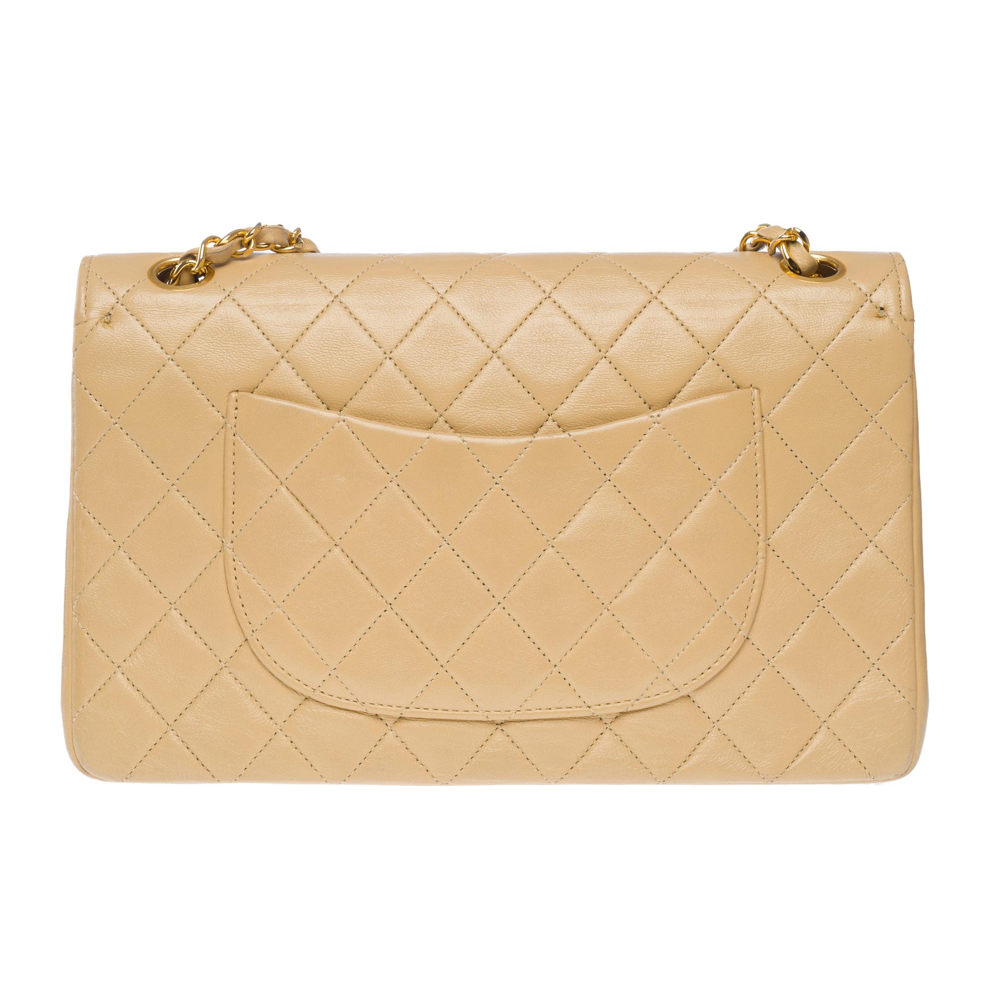 Chanel Timeless double flap shoulder bag in beige quilted lambskin leather, GHW In Good Condition For Sale In Paris, IDF