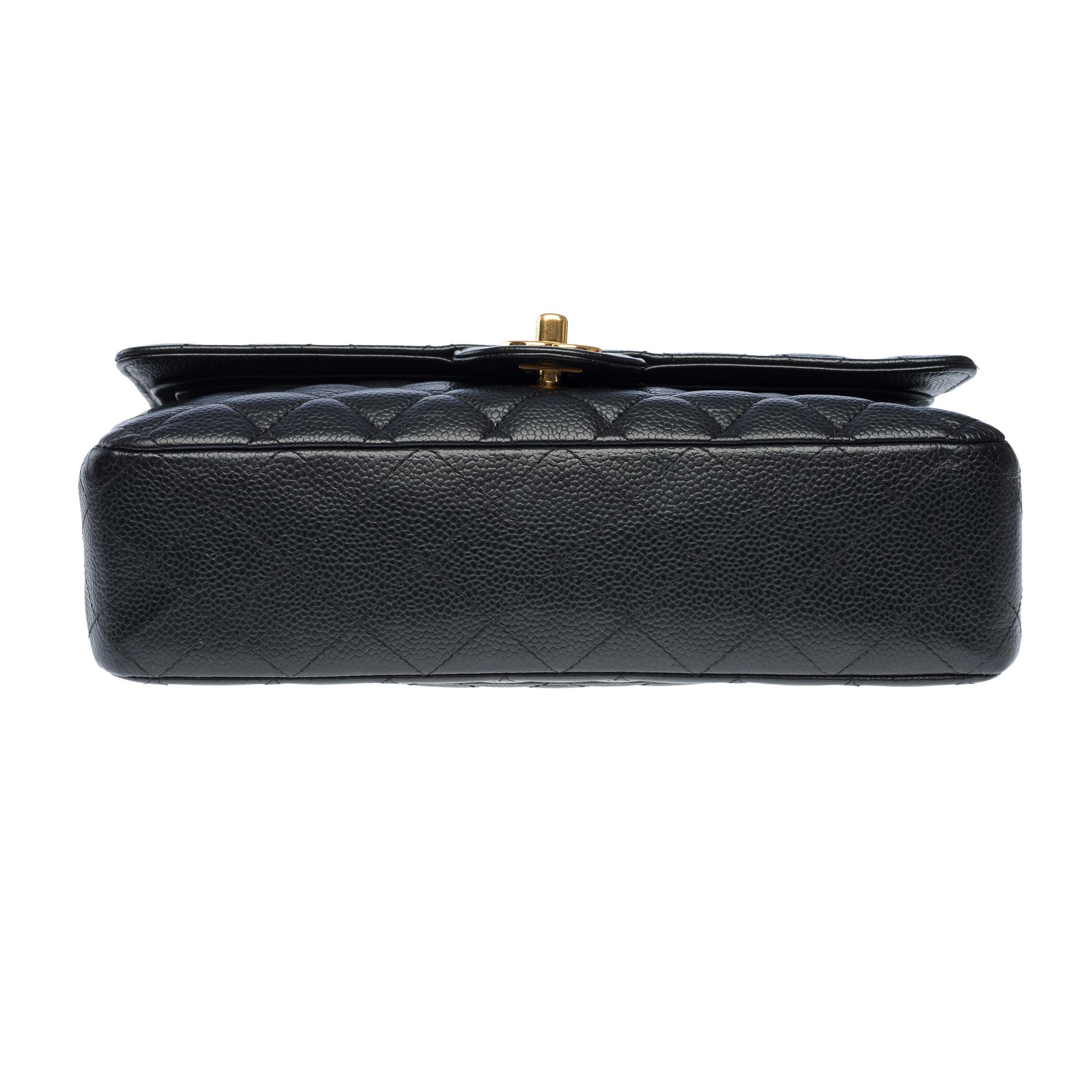 Bolso Chanel Timeless de doble solapa en piel acolchada Caviar negra, GHW 5