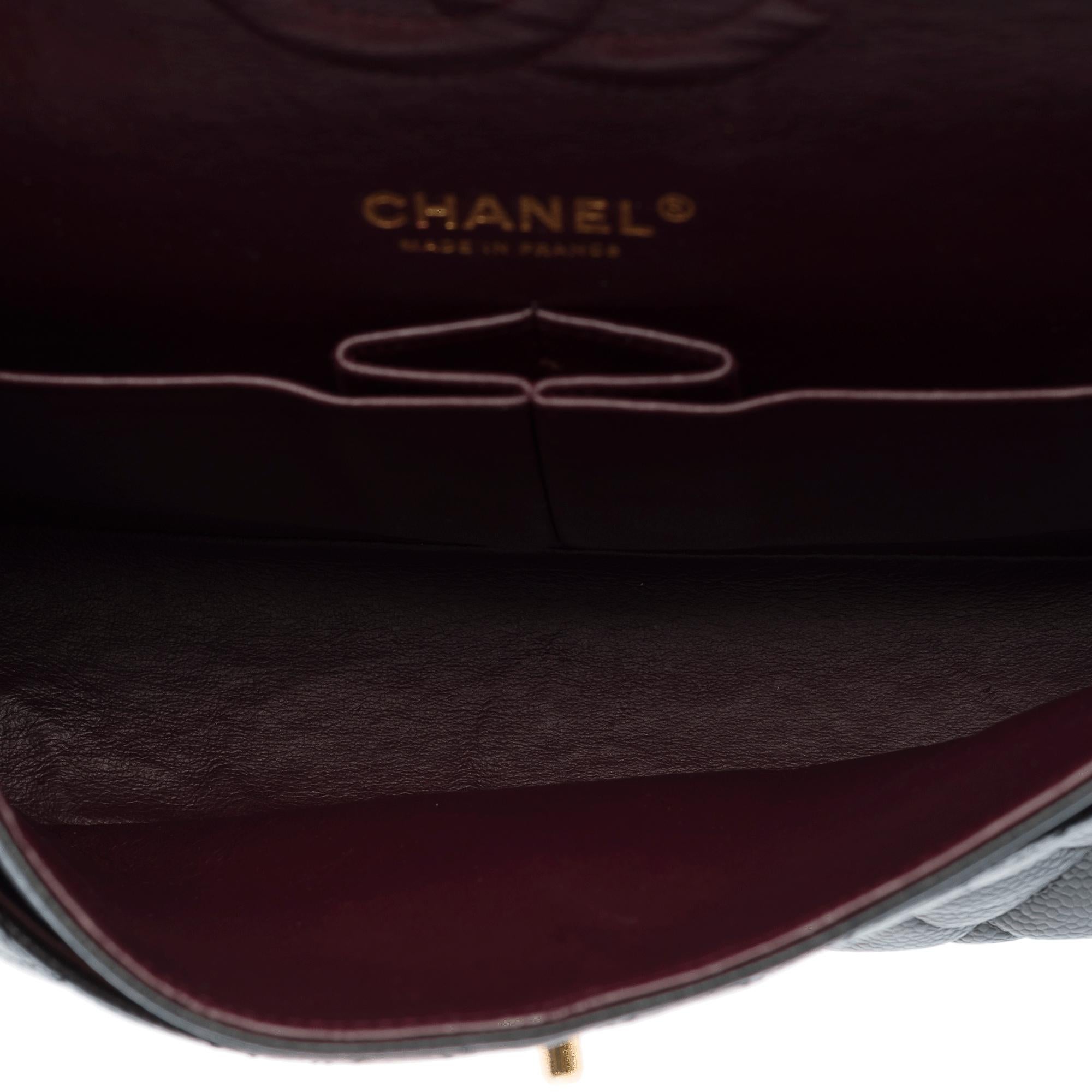 Bolso Chanel Timeless de doble solapa en piel acolchada Caviar negra, GHW 3