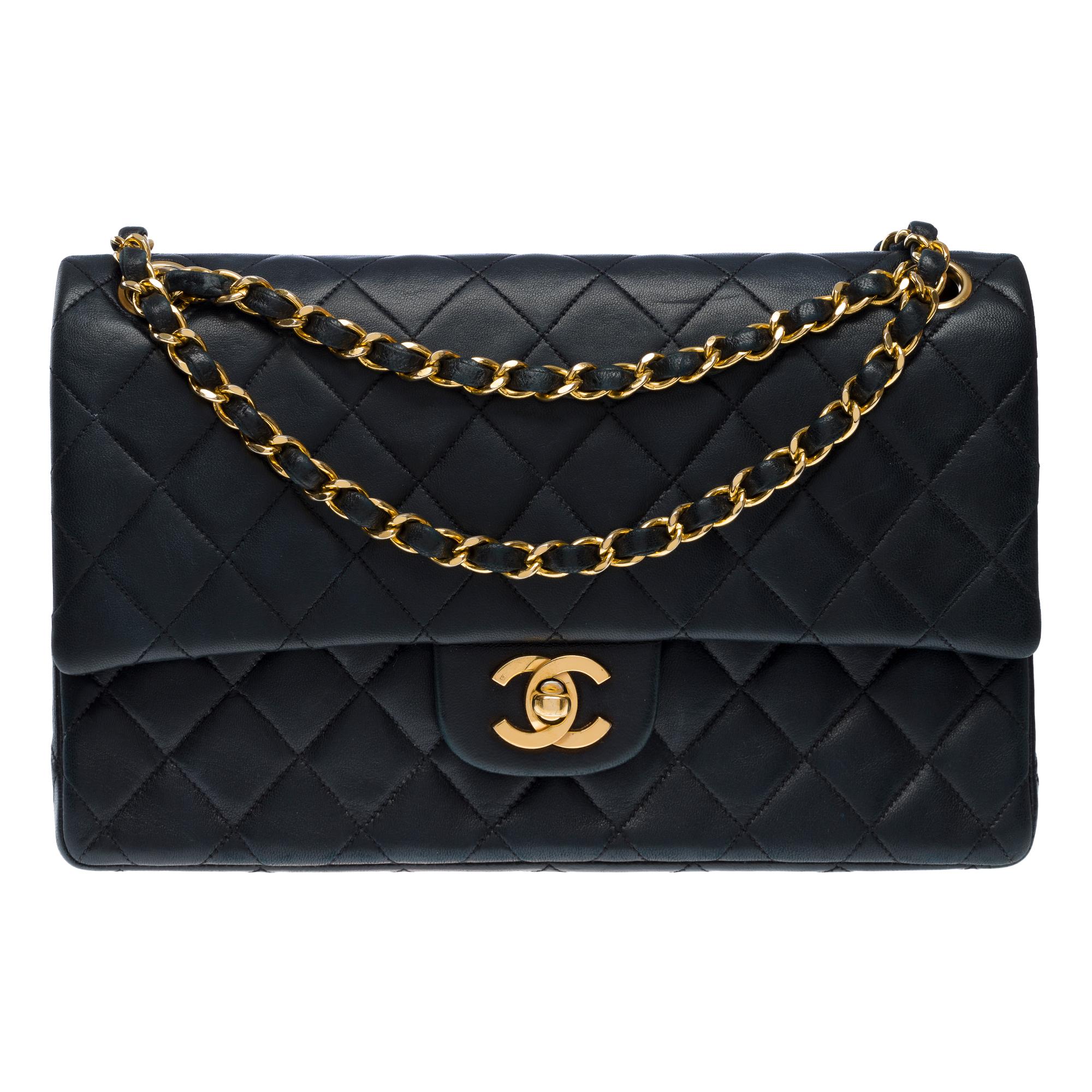 Chanel Timeless double flap shoulder bag in Black Quilted Lambskin leather, GHW In Good Condition For Sale In Paris, IDF