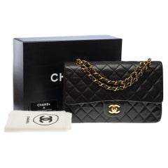 Chanel Timeless Umhängetasche mit doppeltem Überschlag aus schwarzem, gestepptem Lammleder, GHW