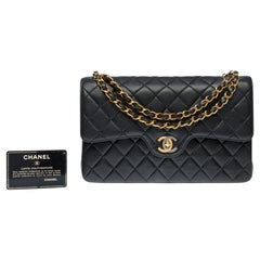 Chanel Timeless Umhängetasche mit doppeltem Überschlag aus schwarzem, gestepptem Lammleder, GHW
