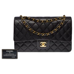 Chanel Timeless Umhängetasche mit doppeltem Überschlag aus schwarzem, gestepptem Lammleder, GHW