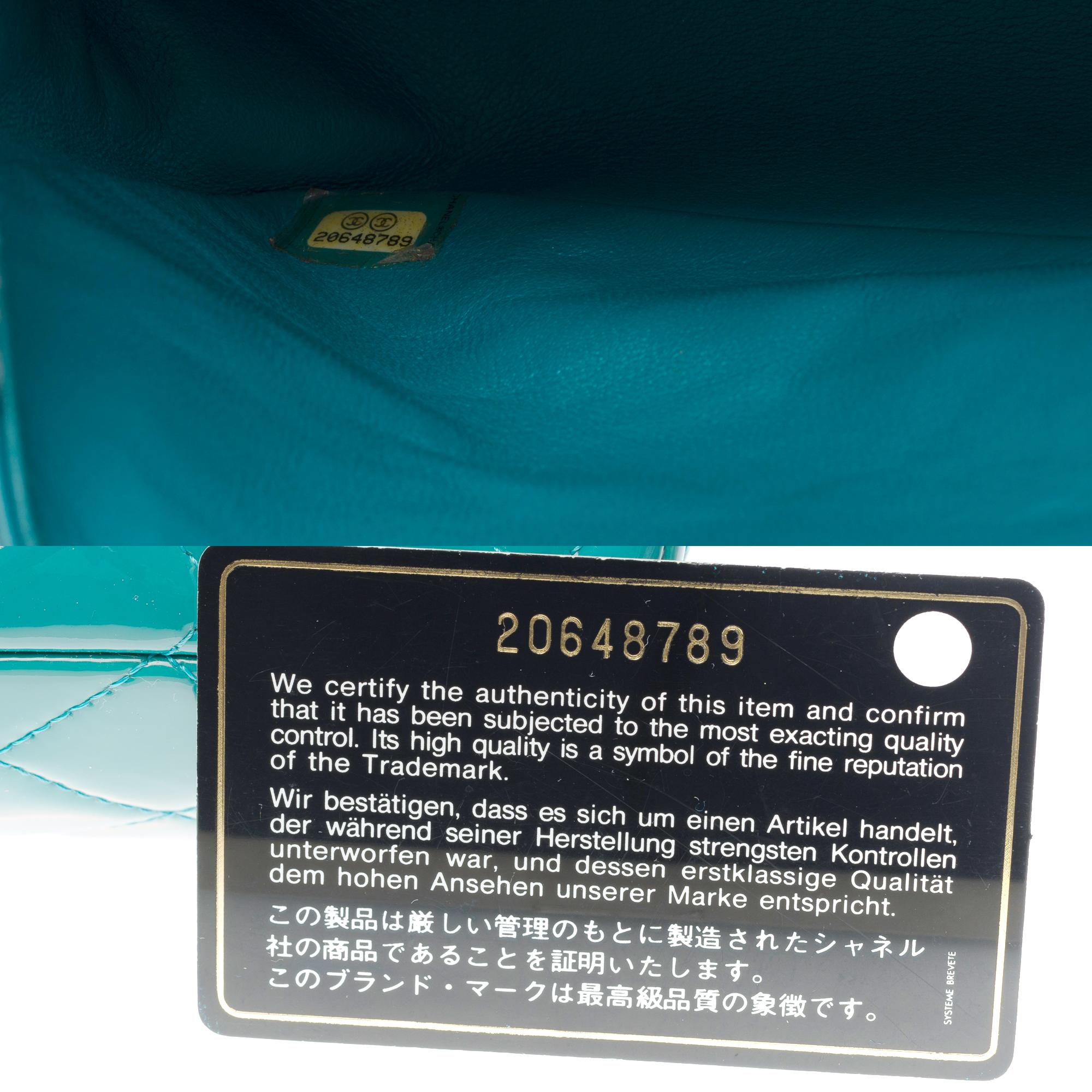 Chanel Timeless Umhängetasche mit doppeltem Überschlag aus blauem, gestepptem Lackleder, SHW im Angebot 3