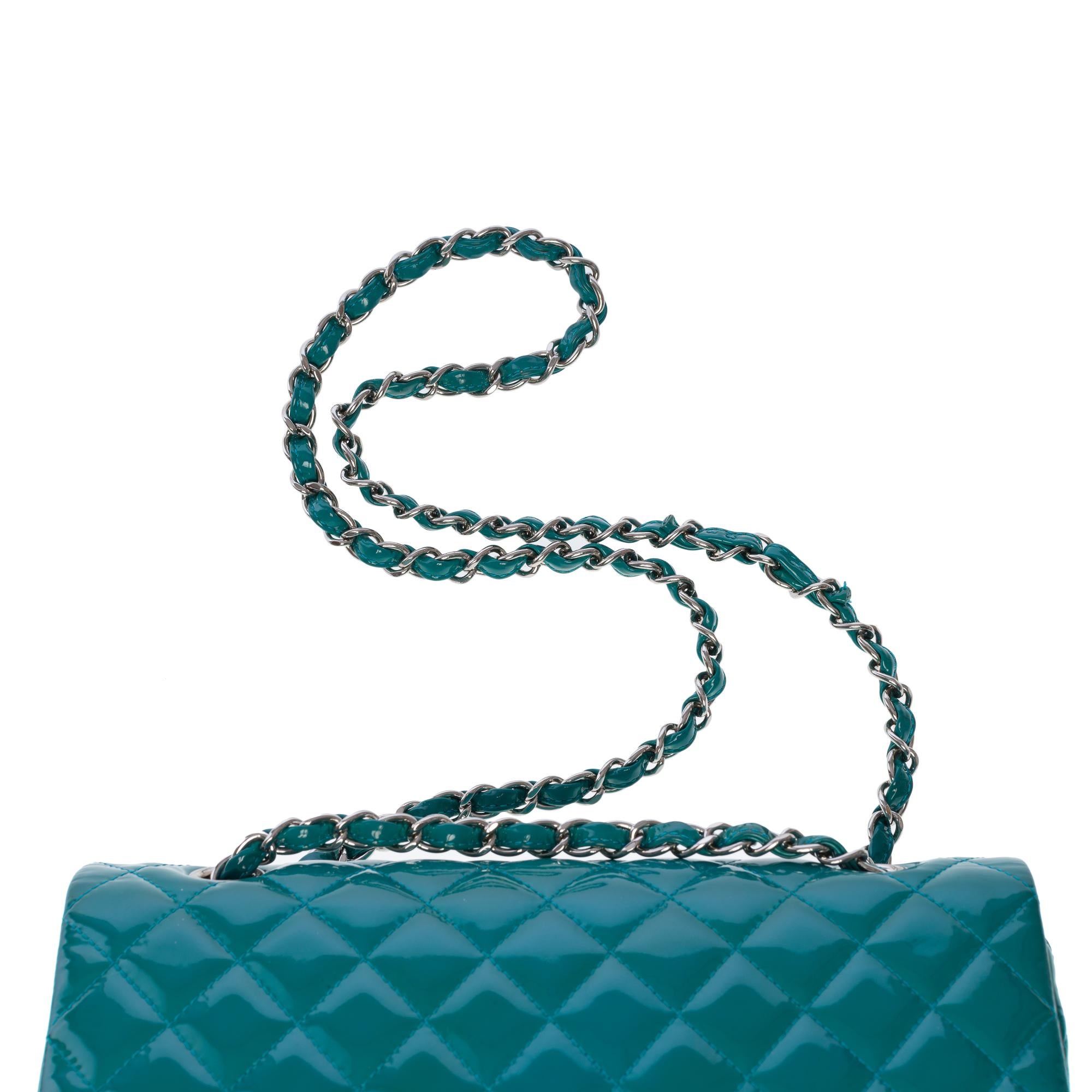 Chanel Timeless Umhängetasche mit doppeltem Überschlag aus blauem, gestepptem Lackleder, SHW im Angebot 5