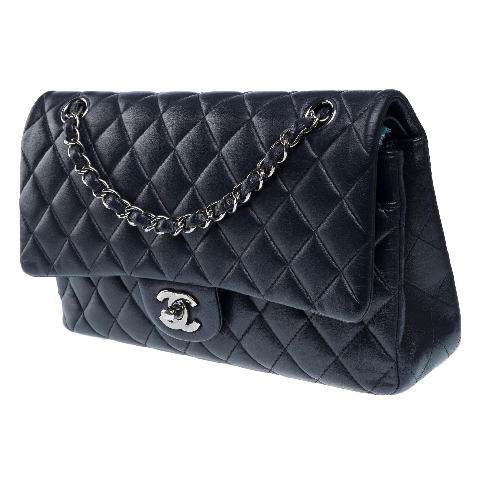 Chanel Timeless double flap shoulder bag in Navy Blue Quilted Lambskin, PHW In Good Condition For Sale In Paris, IDF