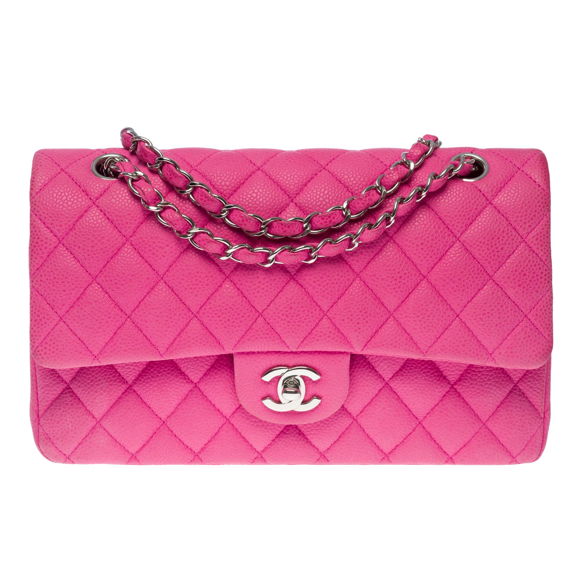 Amazing Chanel Timeless Medium 25 cm double flap shoulder bag in Pink quilted caviar leather, silver metal hardware, a silver metal chain handle intertwined with pink leather for carrying hand, shoulder or crossbody carry

Closure by flap in metal