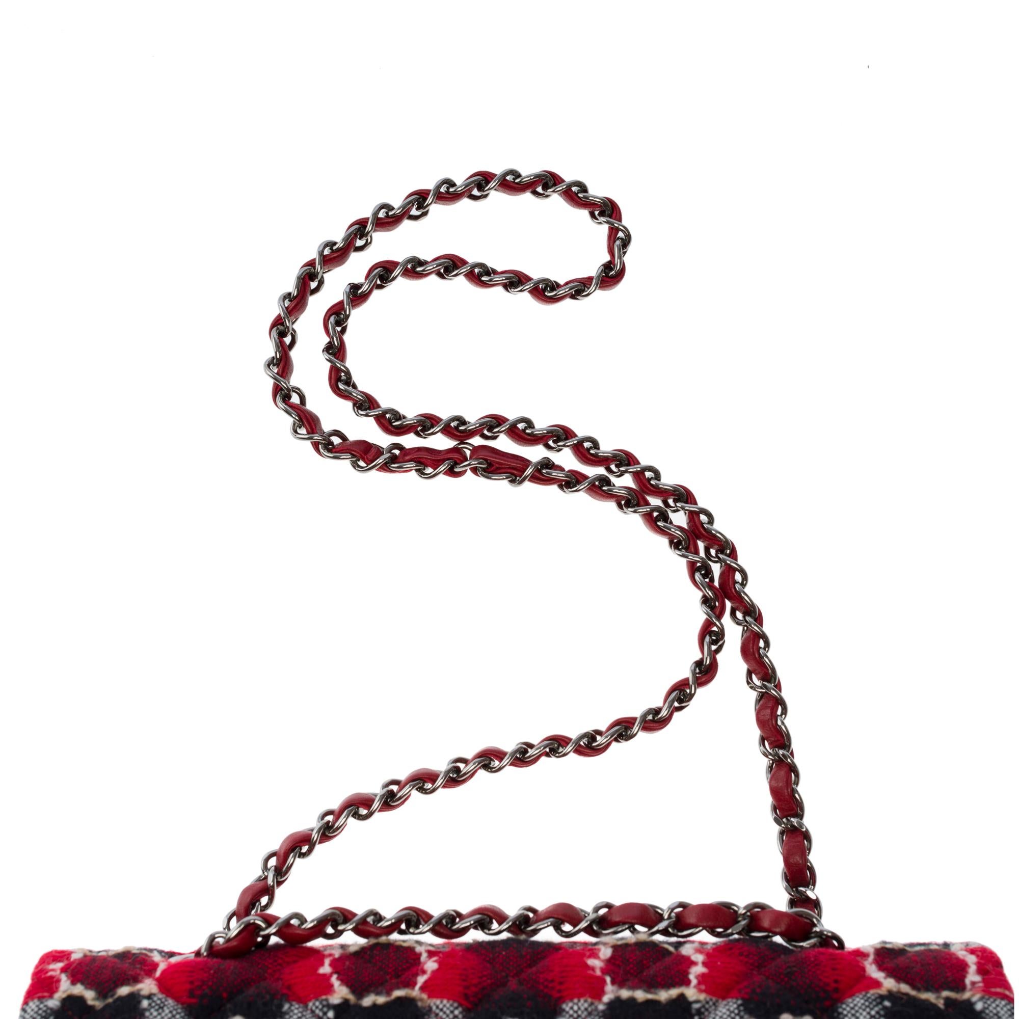 Bolso Chanel Timeless con doble solapa en Tweed acolchado rojo, gris y negro, SHW en venta 5