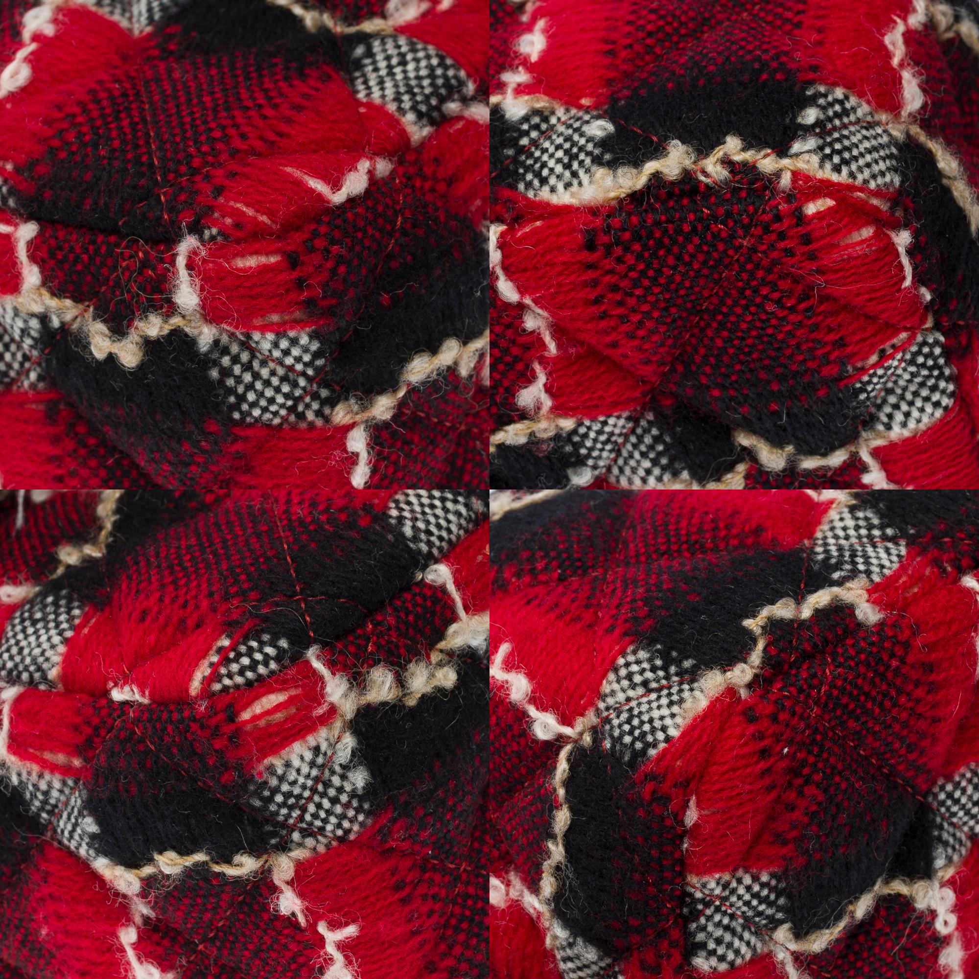 Bolso Chanel Timeless con doble solapa en Tweed acolchado rojo, gris y negro, SHW en venta 7