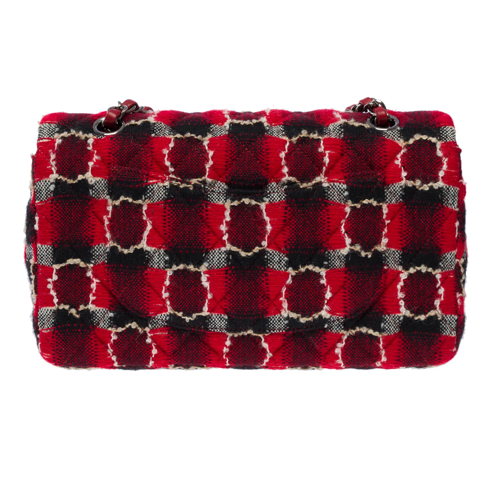 Bolso Chanel Timeless con doble solapa en Tweed acolchado rojo, gris y negro, SHW en Bueno estado para la venta en Paris, IDF