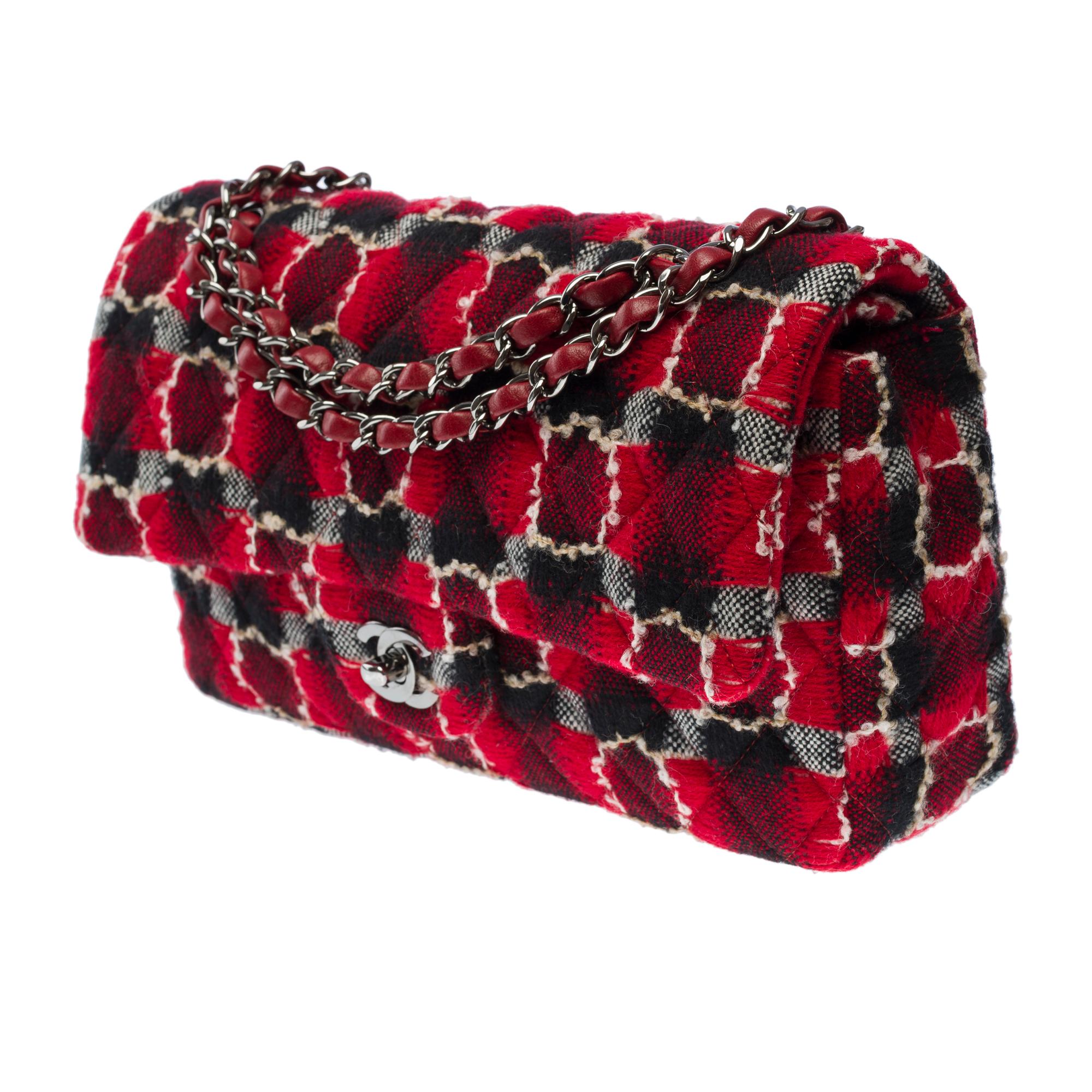 De las mujeres Bolso Chanel Timeless con doble solapa en Tweed acolchado rojo, gris y negro, SHW en venta