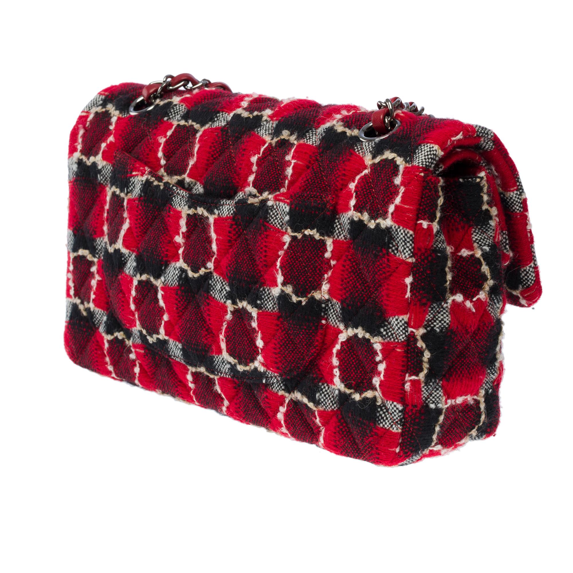 Bolso Chanel Timeless con doble solapa en Tweed acolchado rojo, gris y negro, SHW en venta 1