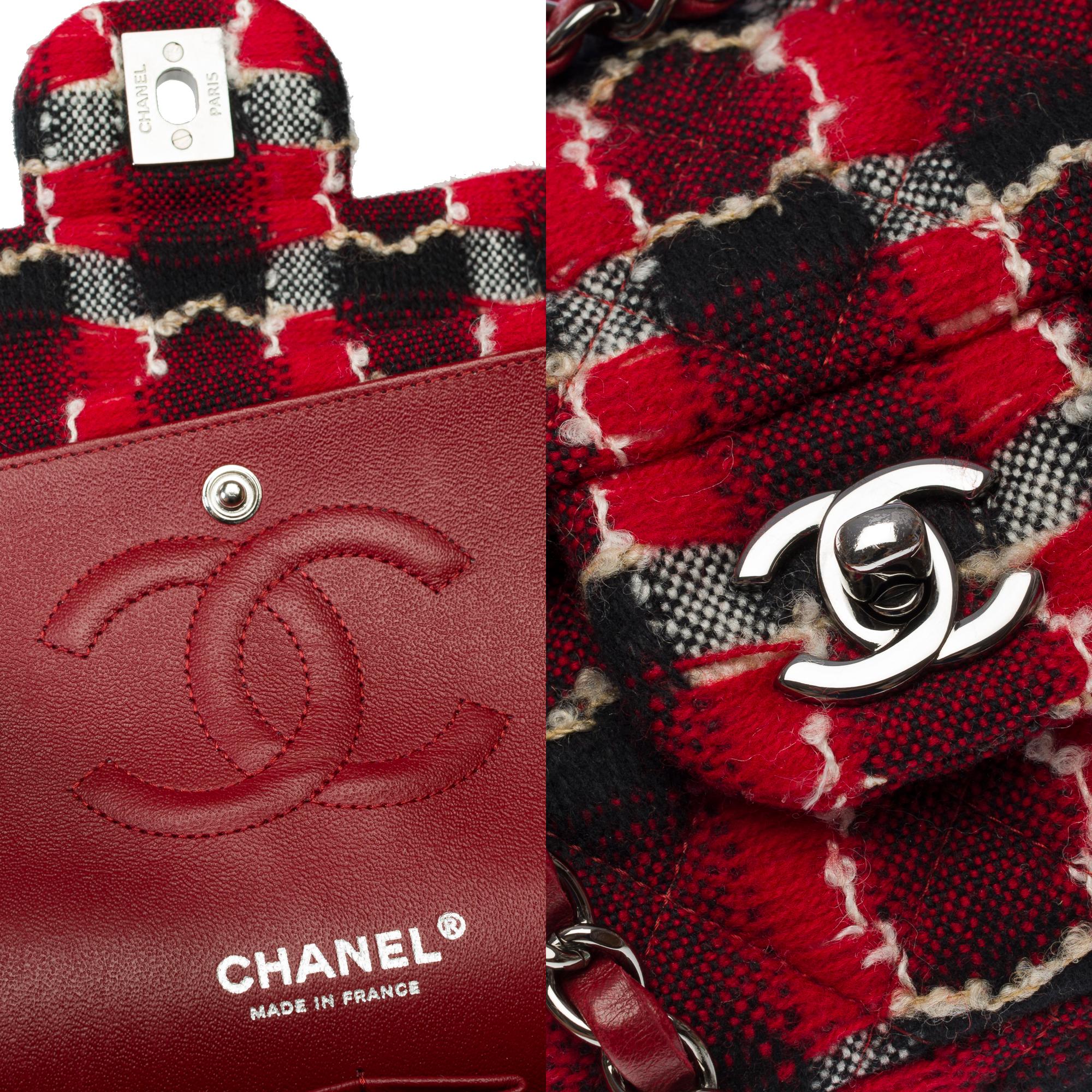 Bolso Chanel Timeless con doble solapa en Tweed acolchado rojo, gris y negro, SHW en venta 2