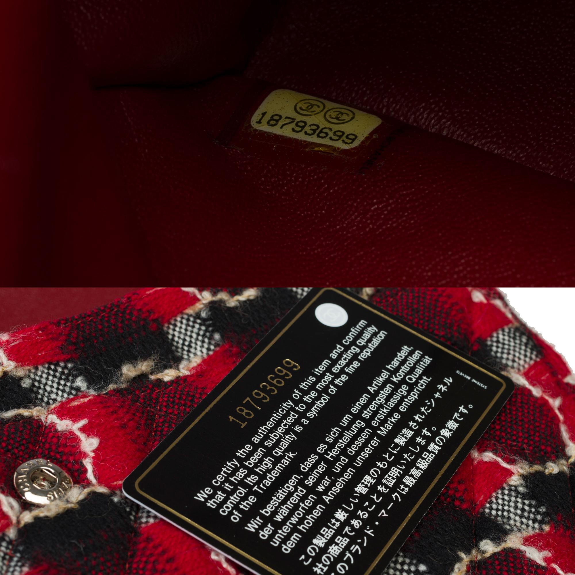 Bolso Chanel Timeless con doble solapa en Tweed acolchado rojo, gris y negro, SHW en venta 3