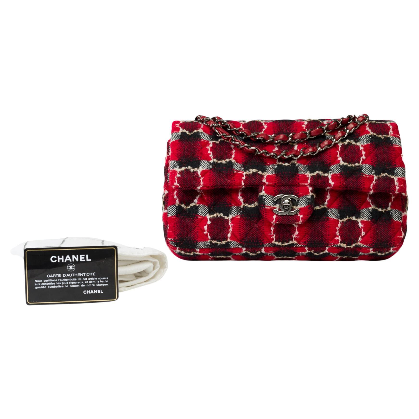 Bolso Chanel Timeless con doble solapa en Tweed acolchado rojo, gris y negro, SHW en venta