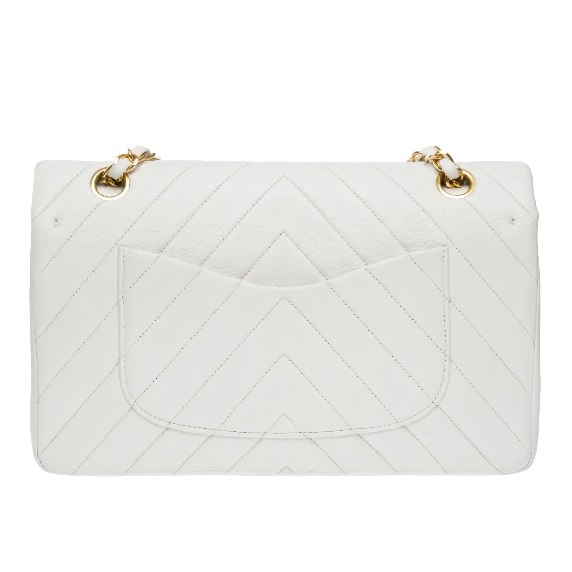 Chanel Timeless double flap shoulder bag in white herringbone quilted lamb, GHW In Good Condition In Paris, IDF