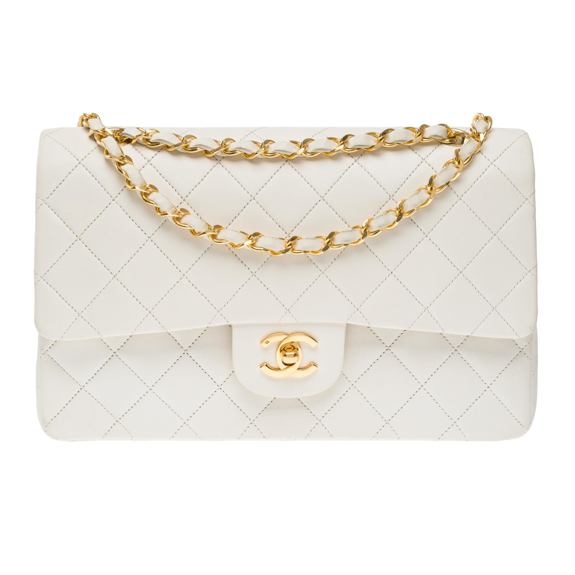 Chanel Timeless Double flap shoulder bag in White Quilted Lambskin leather, GHW In Good Condition In Paris, IDF