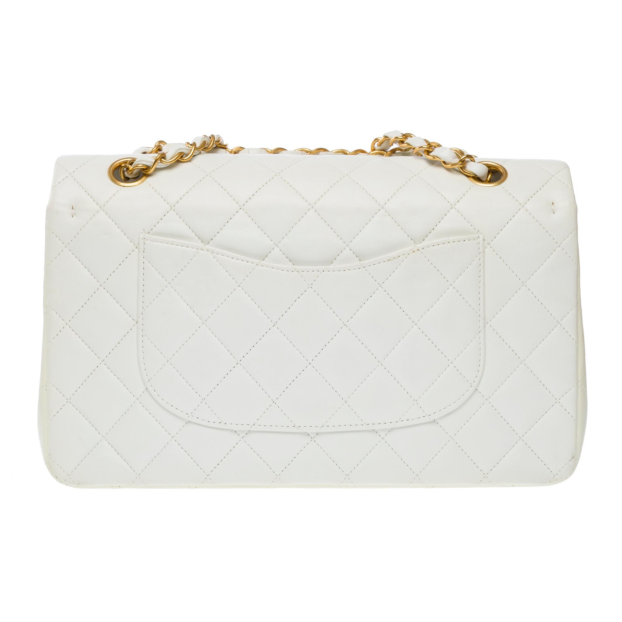 Chanel Timeless Double flap shoulder bag in White Quilted Lambskin leather, GHW In Good Condition In Paris, IDF
