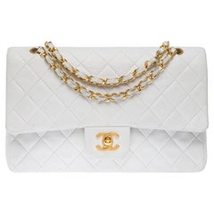 Chanel Timeless Umhängetasche mit doppeltem Überschlag aus weißem, gestepptem Lammleder, GHW