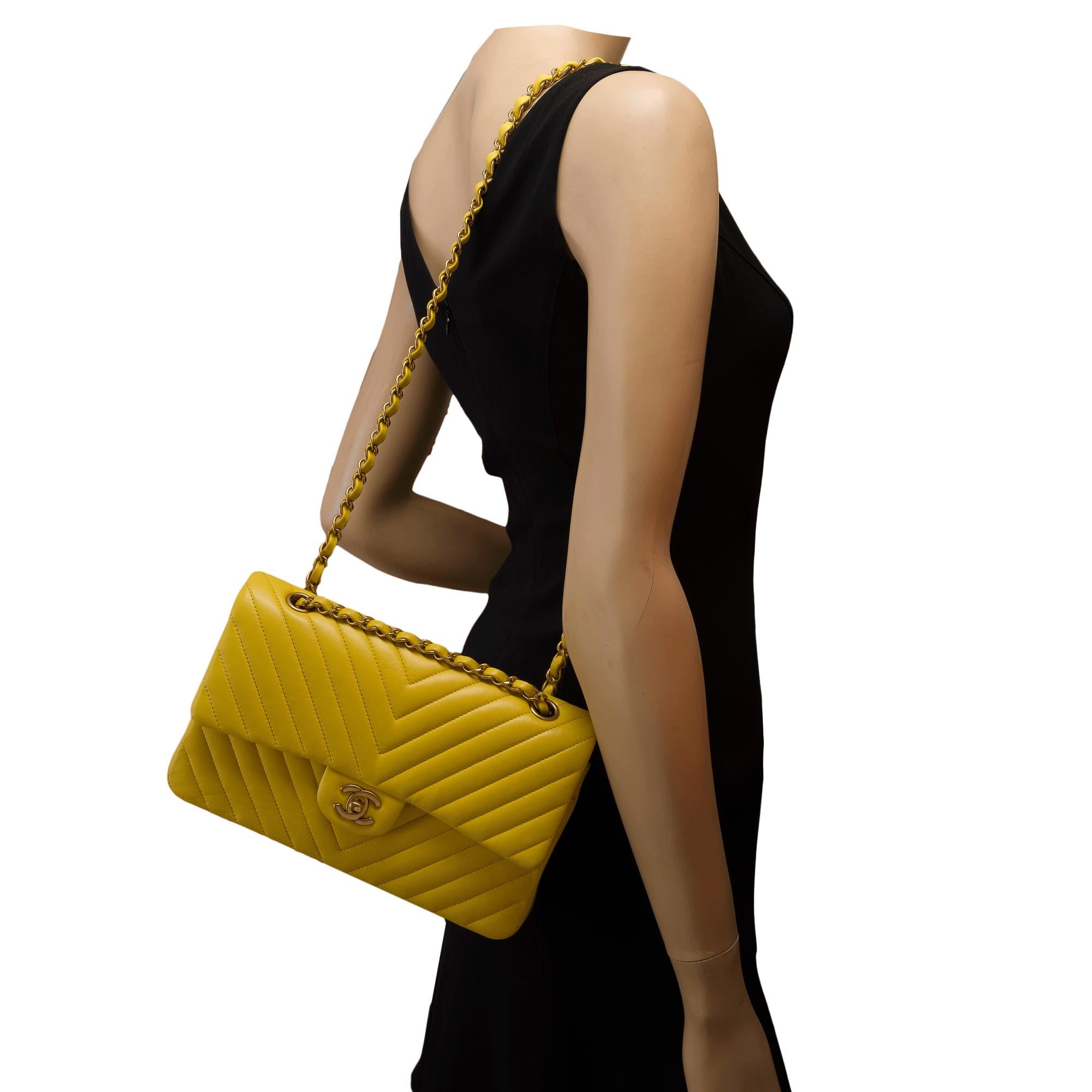 Chanel Timeless double flap shoulder bag in Yellow herringbone quilted lamb, GHW For Sale 9