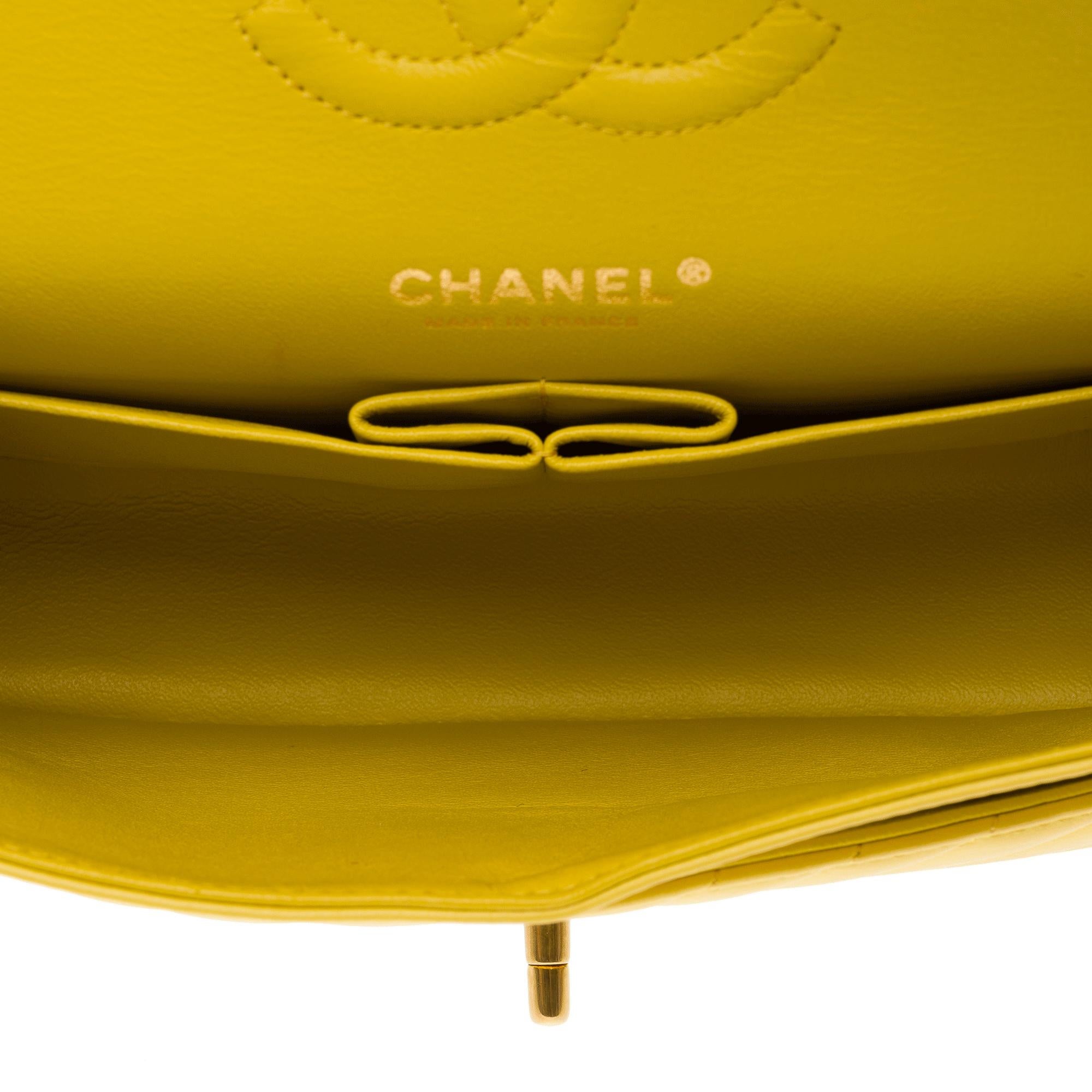 Chanel Timeless double flap shoulder bag in Yellow herringbone quilted lamb, GHW For Sale 5