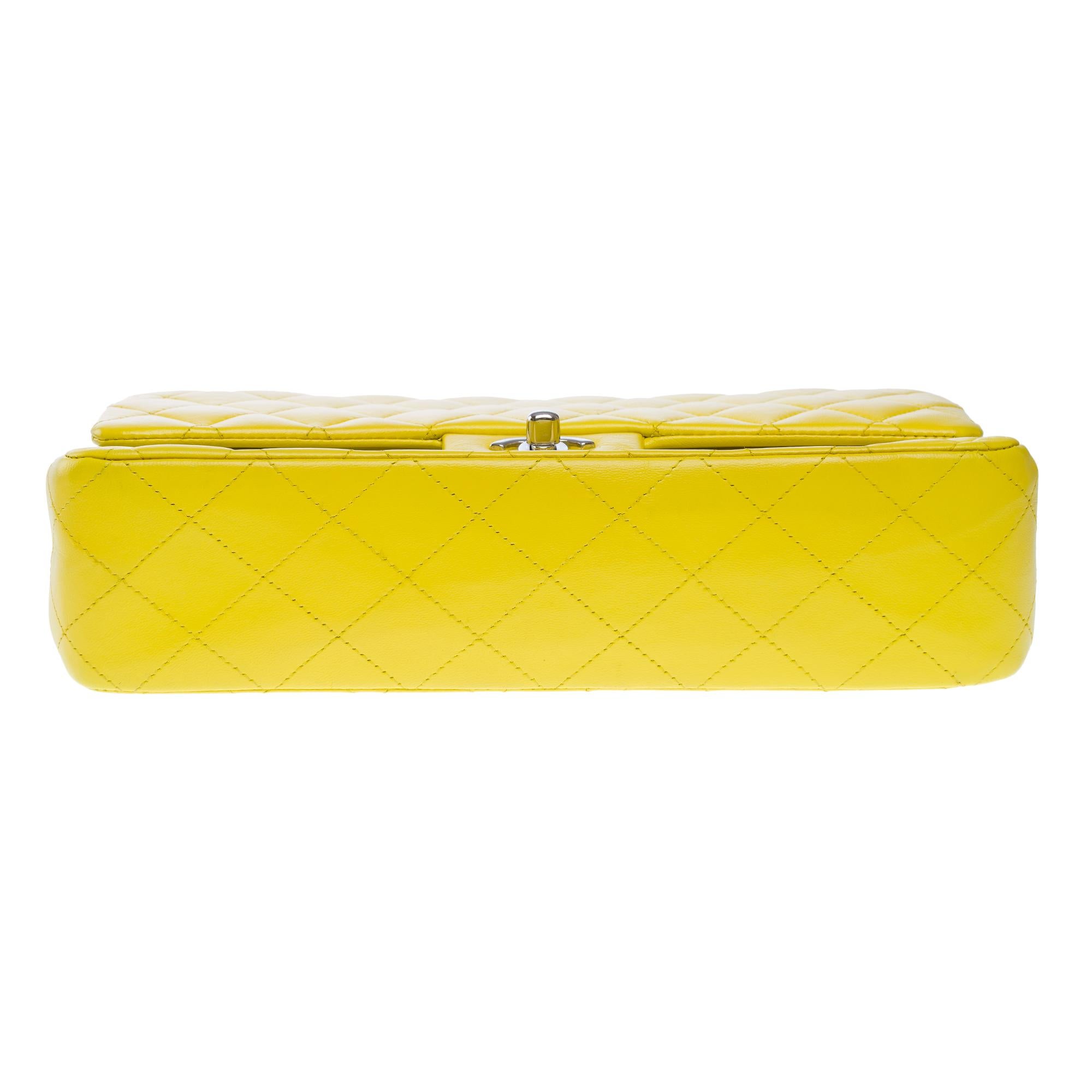 Chanel Timeless bolso de doble solapa en piel de cordero acolchada amarilla , PHW 5