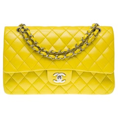 Chanel Timeless bolso de doble solapa en piel de cordero acolchada amarilla , PHW