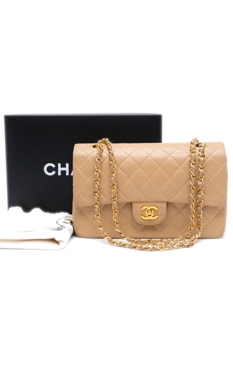 Chanel Timeless handbag in beige quilted leather

Condition : Very Good
Collection : Timeless
Model : Timeless Classic
Gender : Ladies
Color : Beige
Material : Leather
Length : 25 cm
Height : 17 cm
Width : 7 cm
Category : Handbag
Shoulder strap : 34