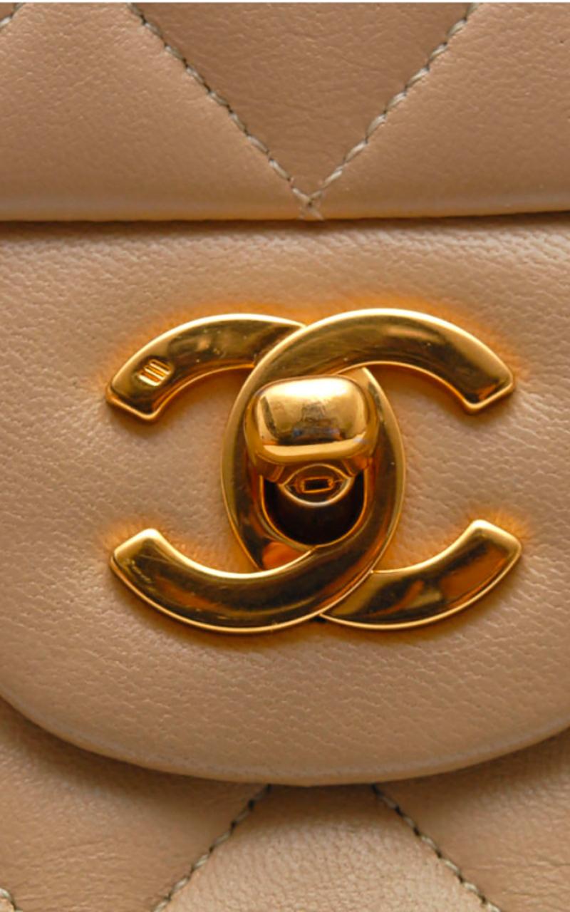 Chanel Timeless handbag in beige quilted leather 3