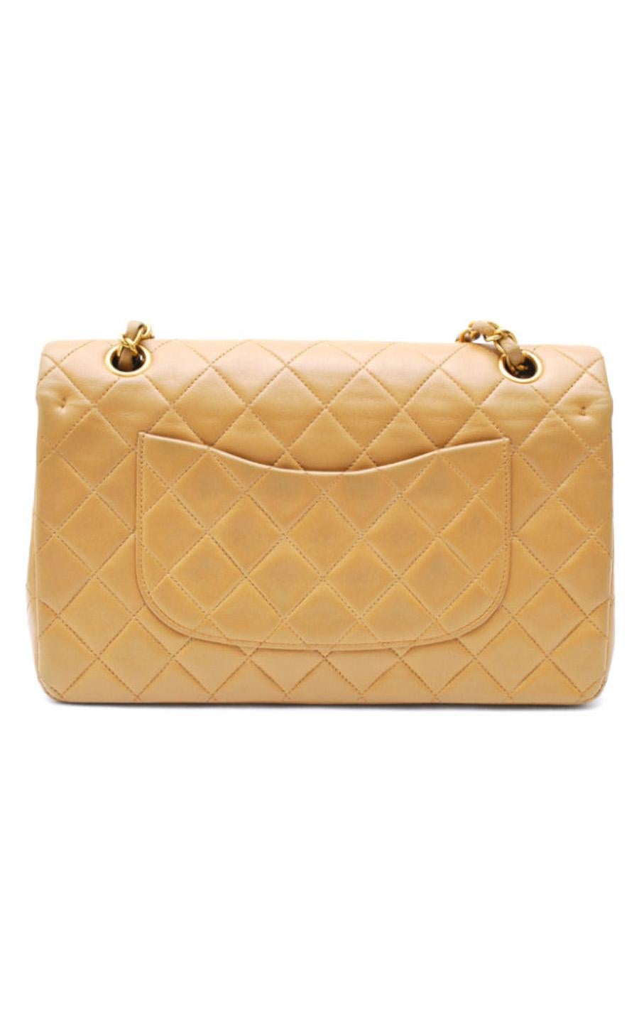 Chanel Timeless handbag in dark beige quilted leather

Condition : Very Good
Collection : Timeless
Model : Timeless Classic
Gender : Ladies
Color : Dark Beige
Material : Leather
Length : 25 cm
Height : 17 cm
Width : 7 cm
Category : Handbag
Shoulder
