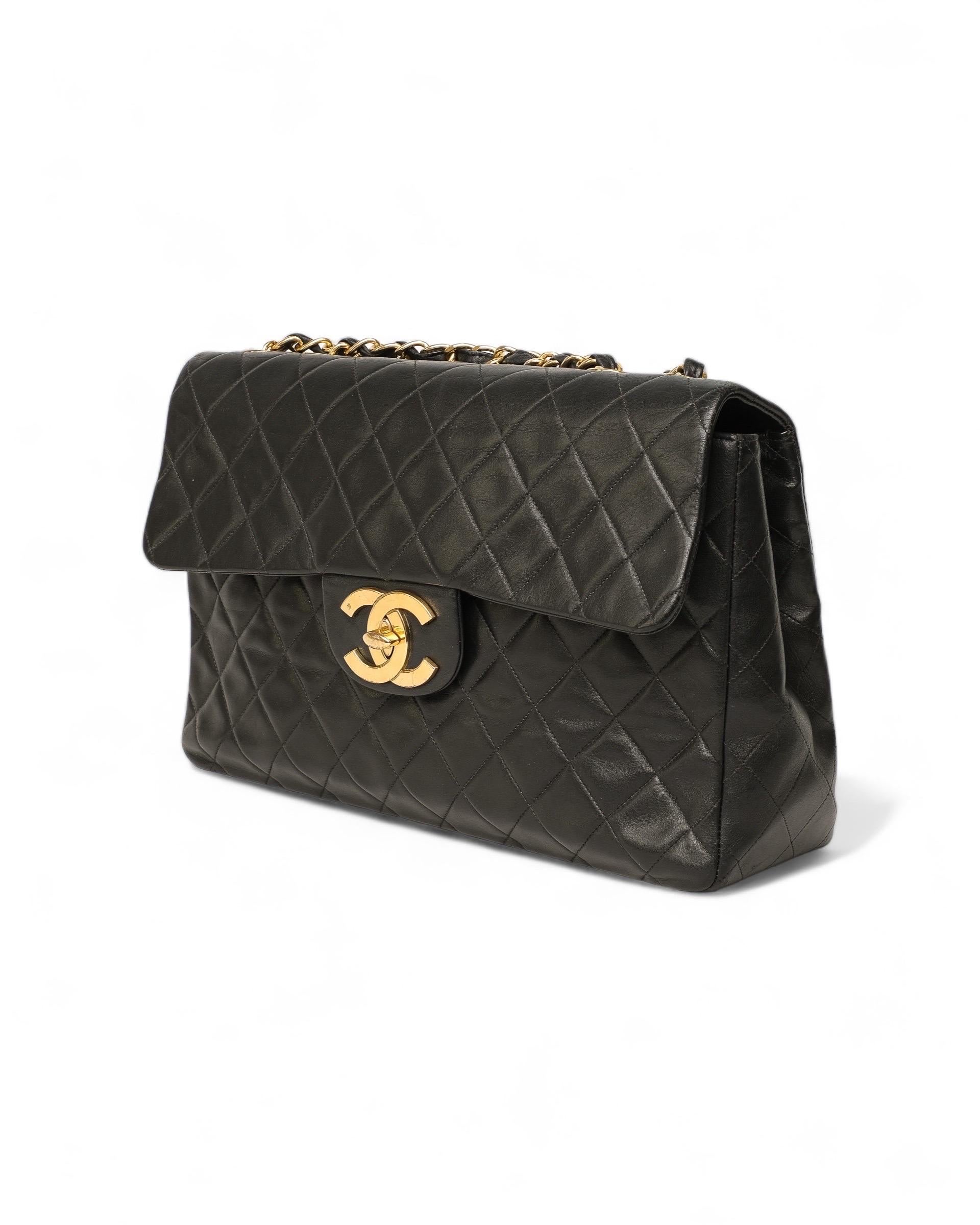 Black Chanel Timeless Jumbo Big Logo Flap Vintage Borsa A Spalla For Sale