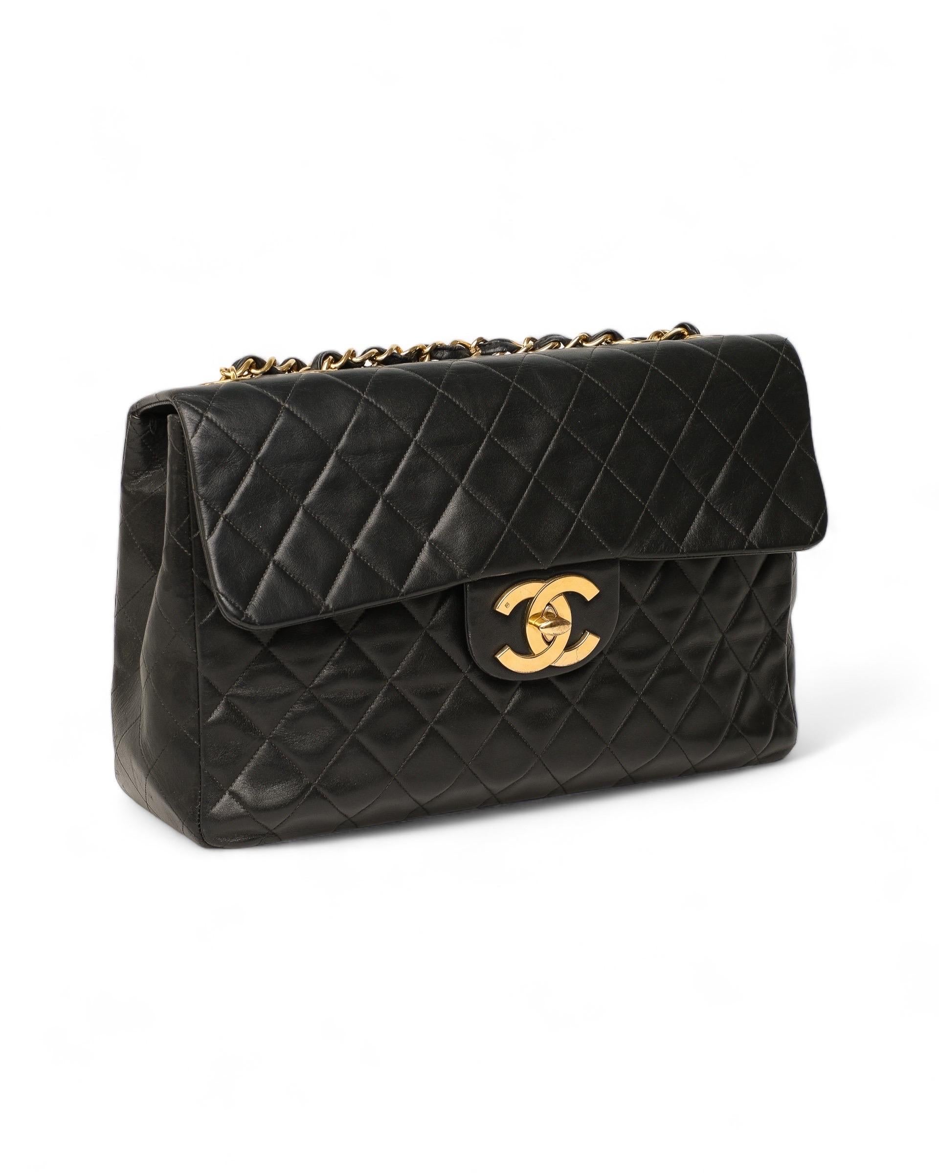 Chanel Timeless Jumbo Big Logo Flap Vintage Borsa A Spalla In Good Condition For Sale In Torre Del Greco, IT