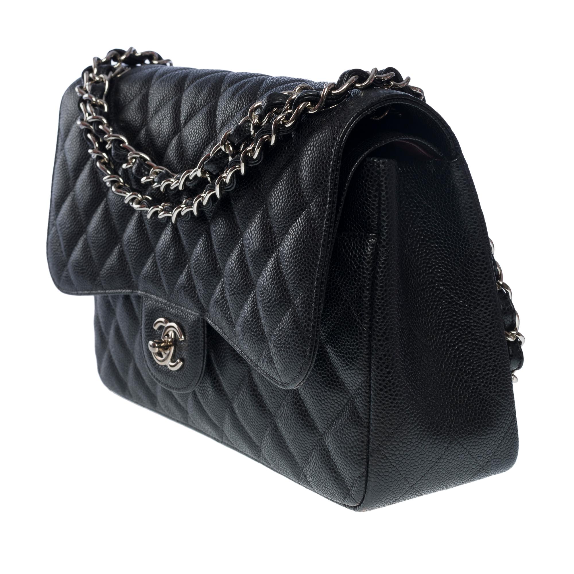 Chanel Timeless Jumbo double flap bag in black quilted caviar leather, SHW In Excellent Condition For Sale In Paris, IDF