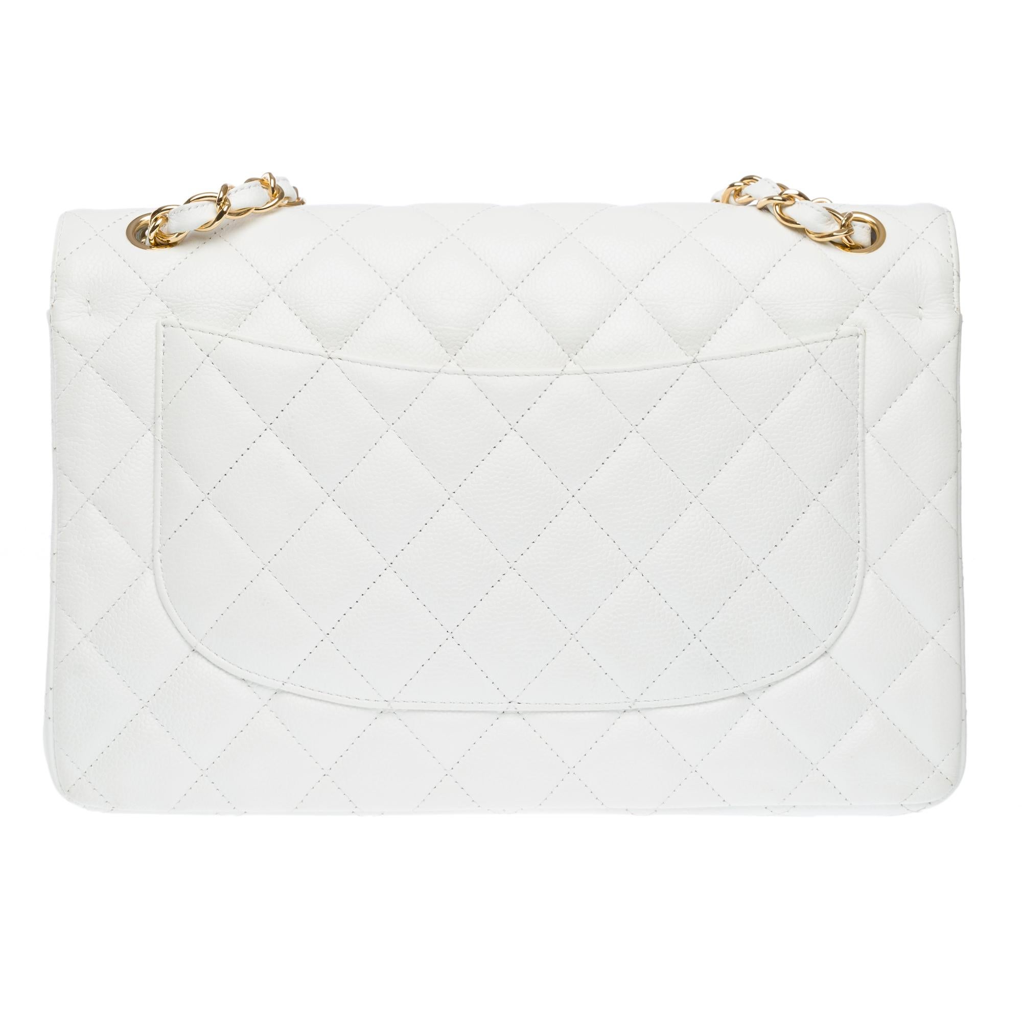 Bolso Chanel Timeless Jumbo de doble solapa en piel Caviar acolchada blanca, GHW Gris