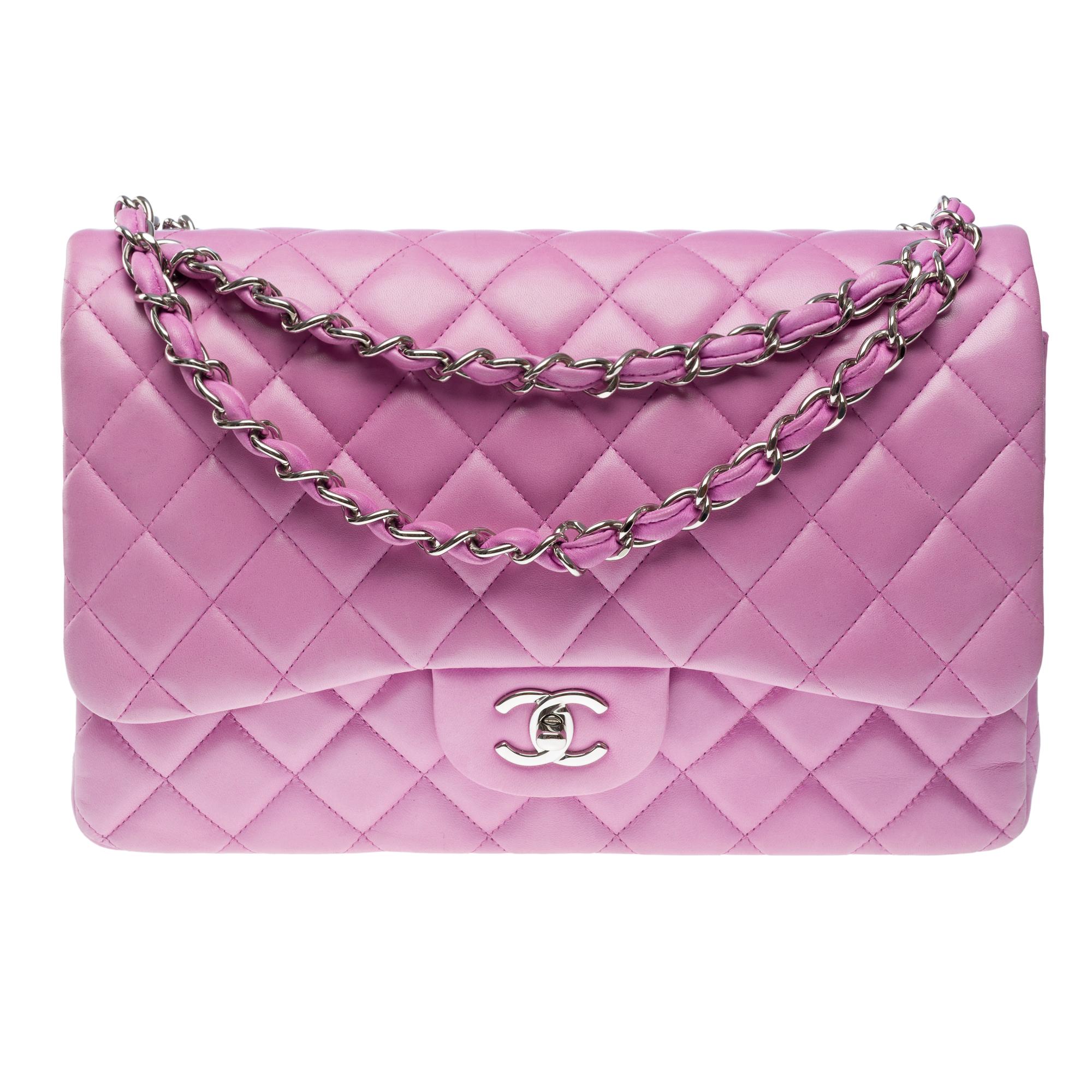 Chanel Timeless Jumbo double flap in lilac quilted lambskin leather, PHW In Good Condition For Sale In Paris, IDF