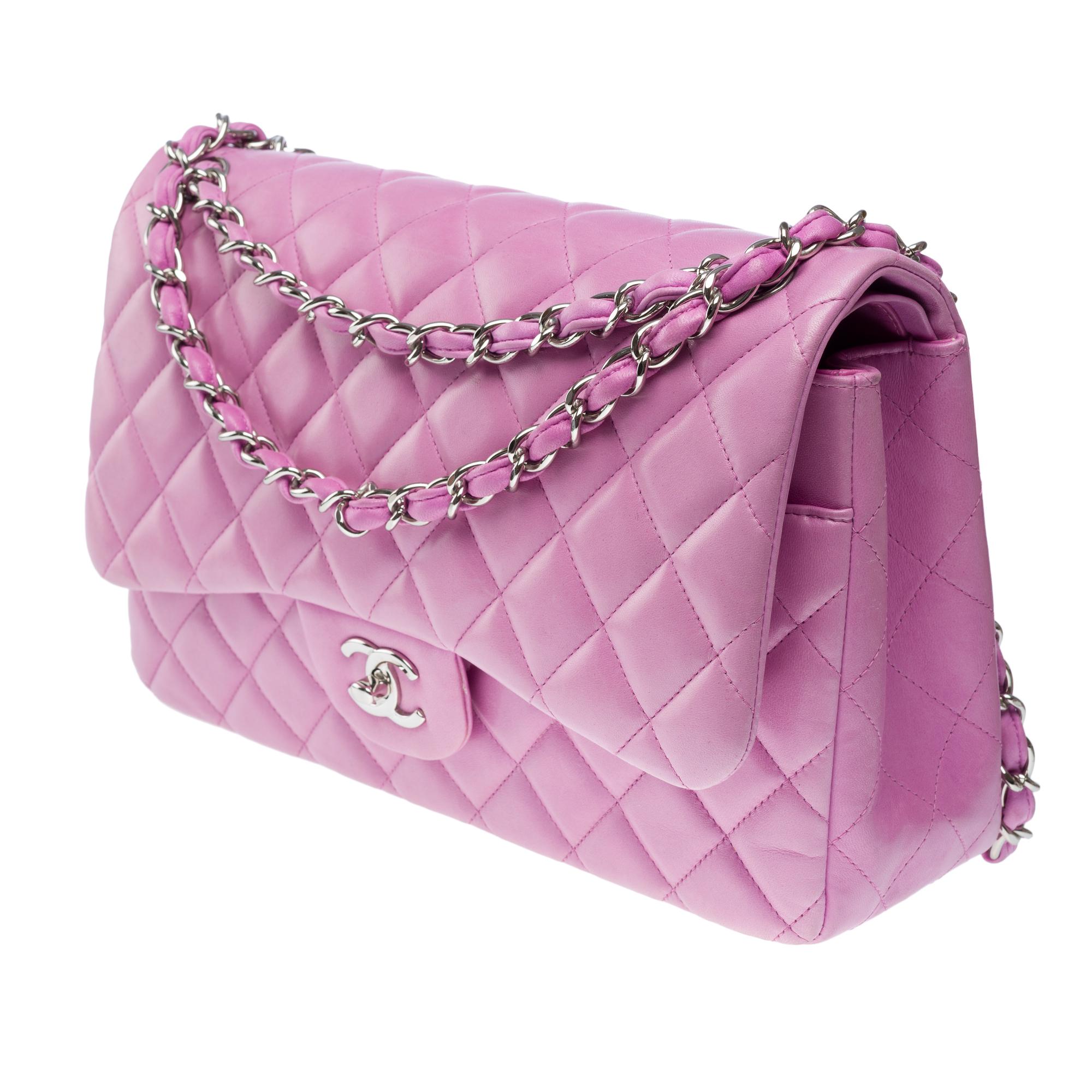 Chanel Timeless Jumbo double flap in lilac quilted lambskin leather, PHW For Sale 1